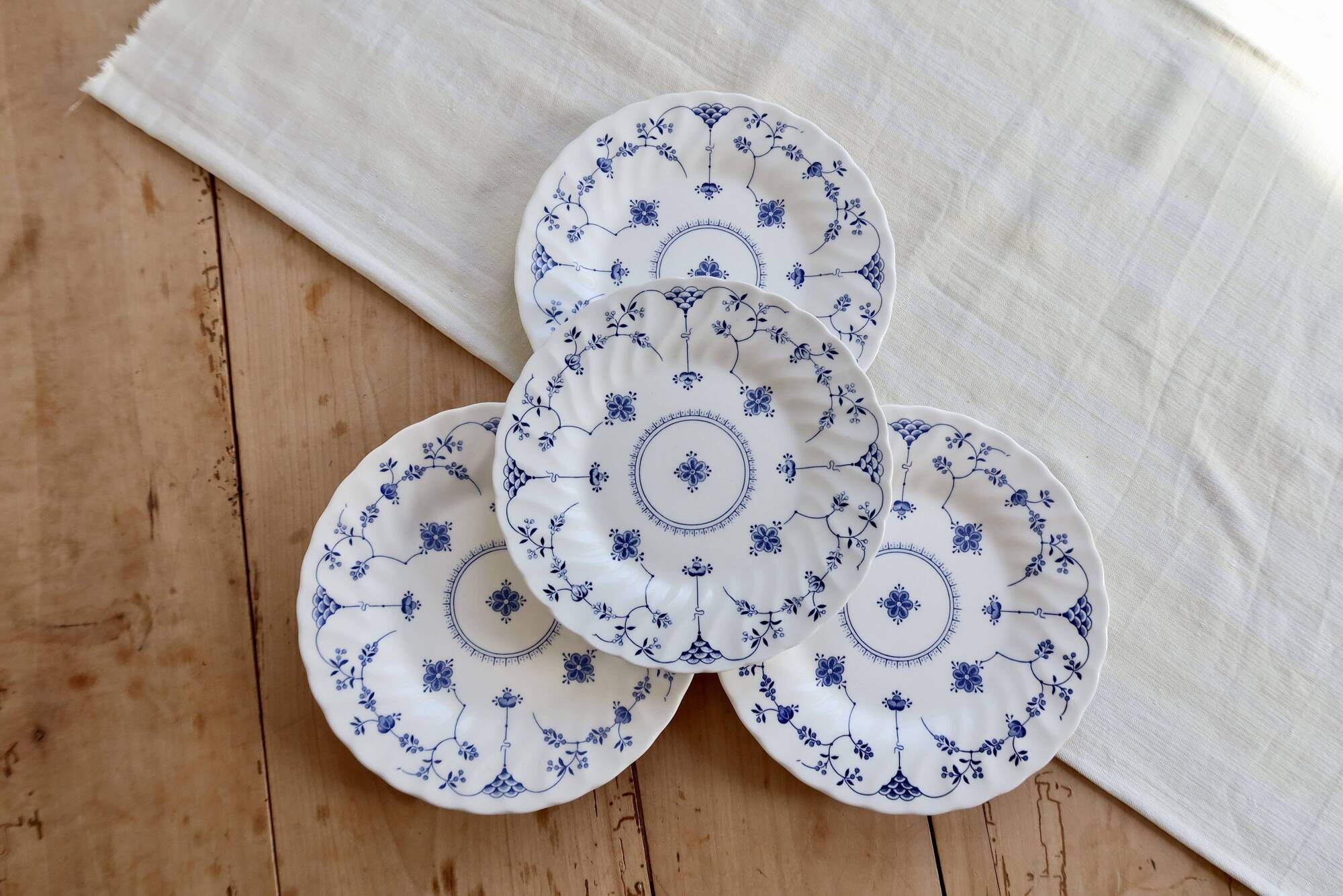 4 vintage dessert plates Churchill blue and white porcelain