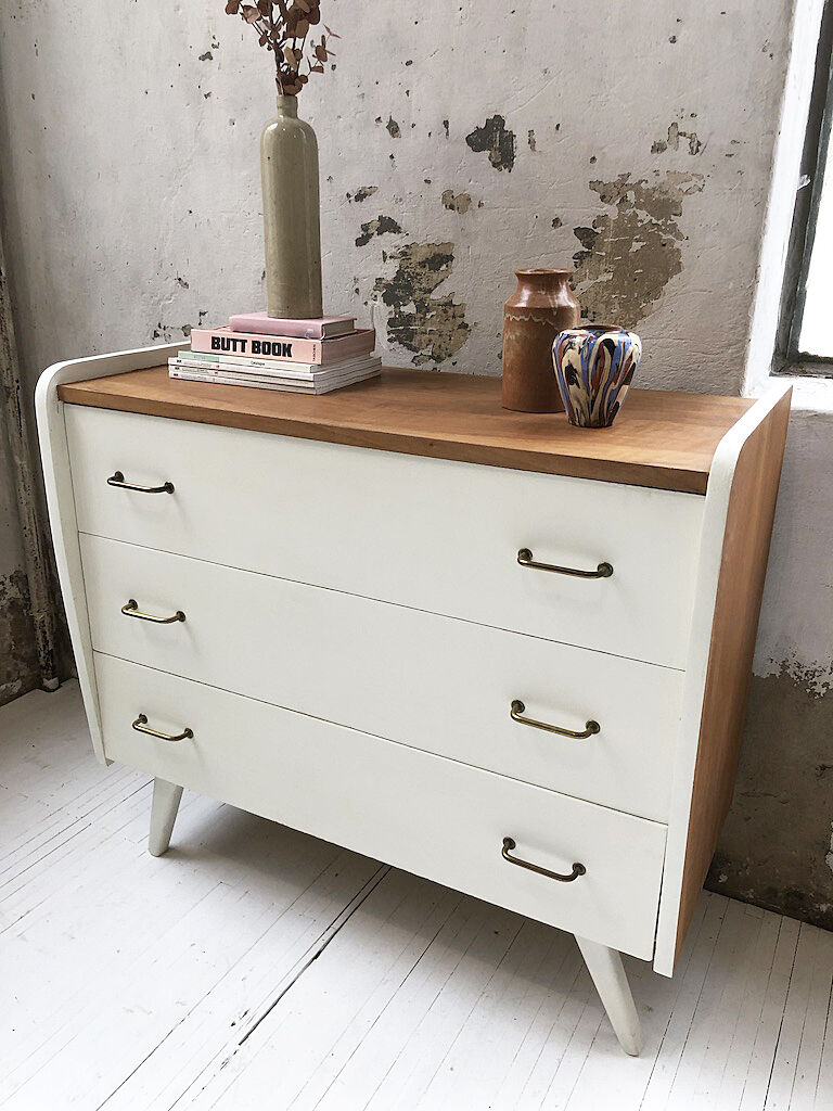 White vintage chest of drawers