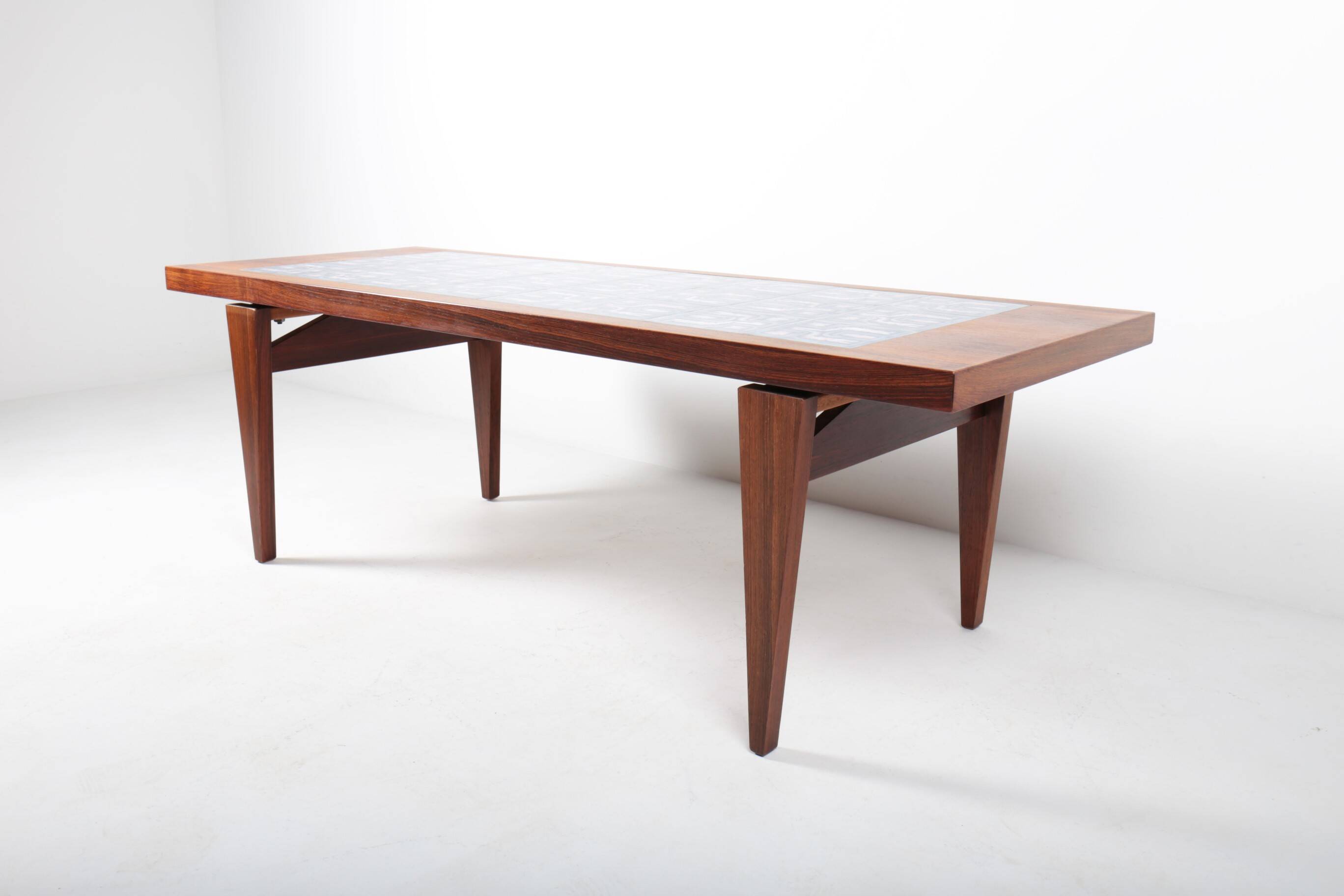 Table basse danoise en palissandre et céramique