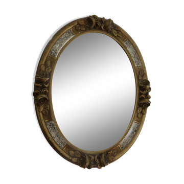 Miroir mural ovale, motif floral doré en stuc et bois, fin XIXème