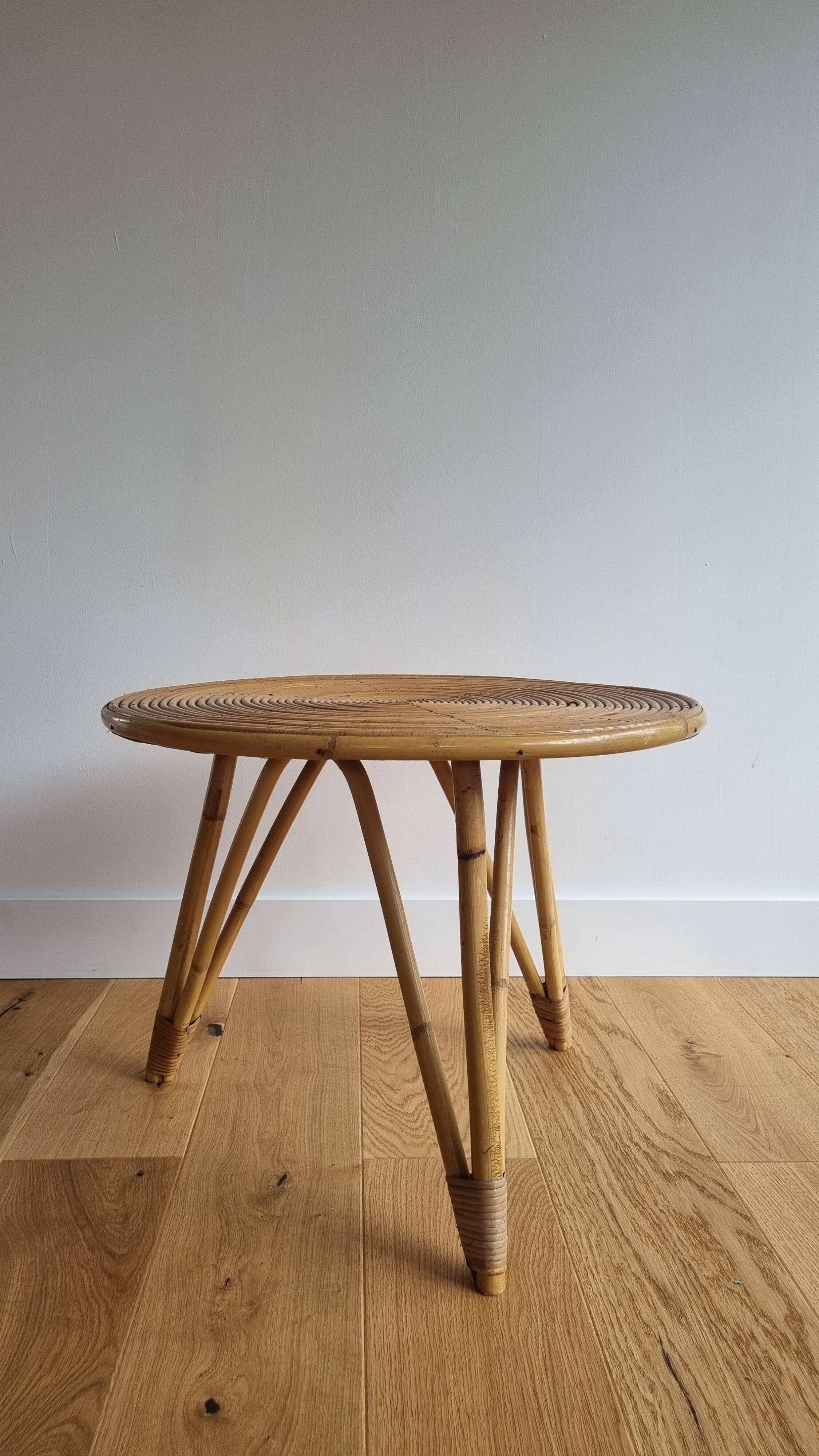 Round rattan coffee table