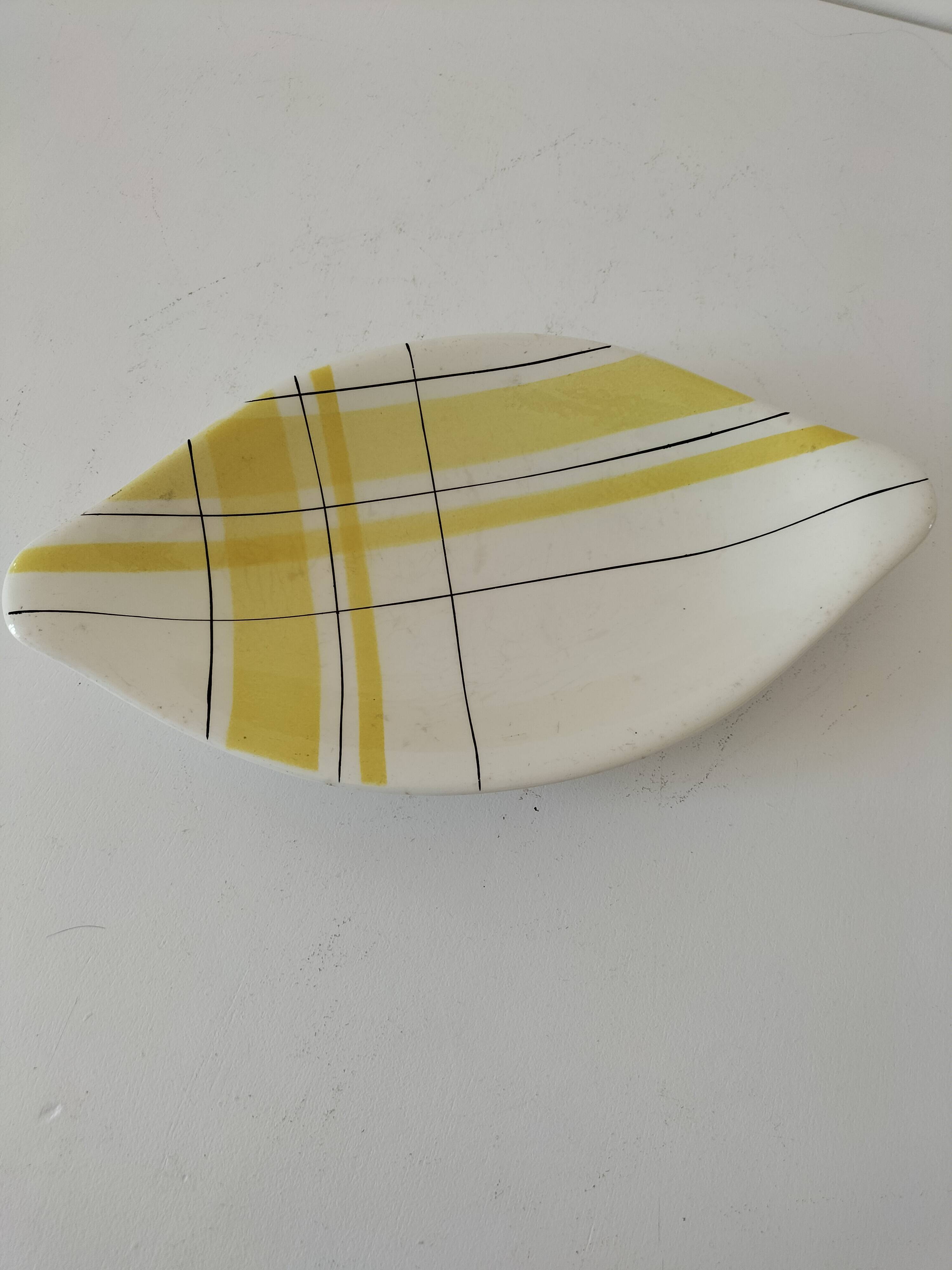 Salins shuttle dish – “Montreal” yellow & black decor – 1950s