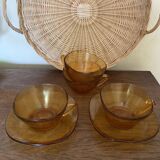 4 coffee cups, 3 saucers, 5 small and 2 large plates VERECO