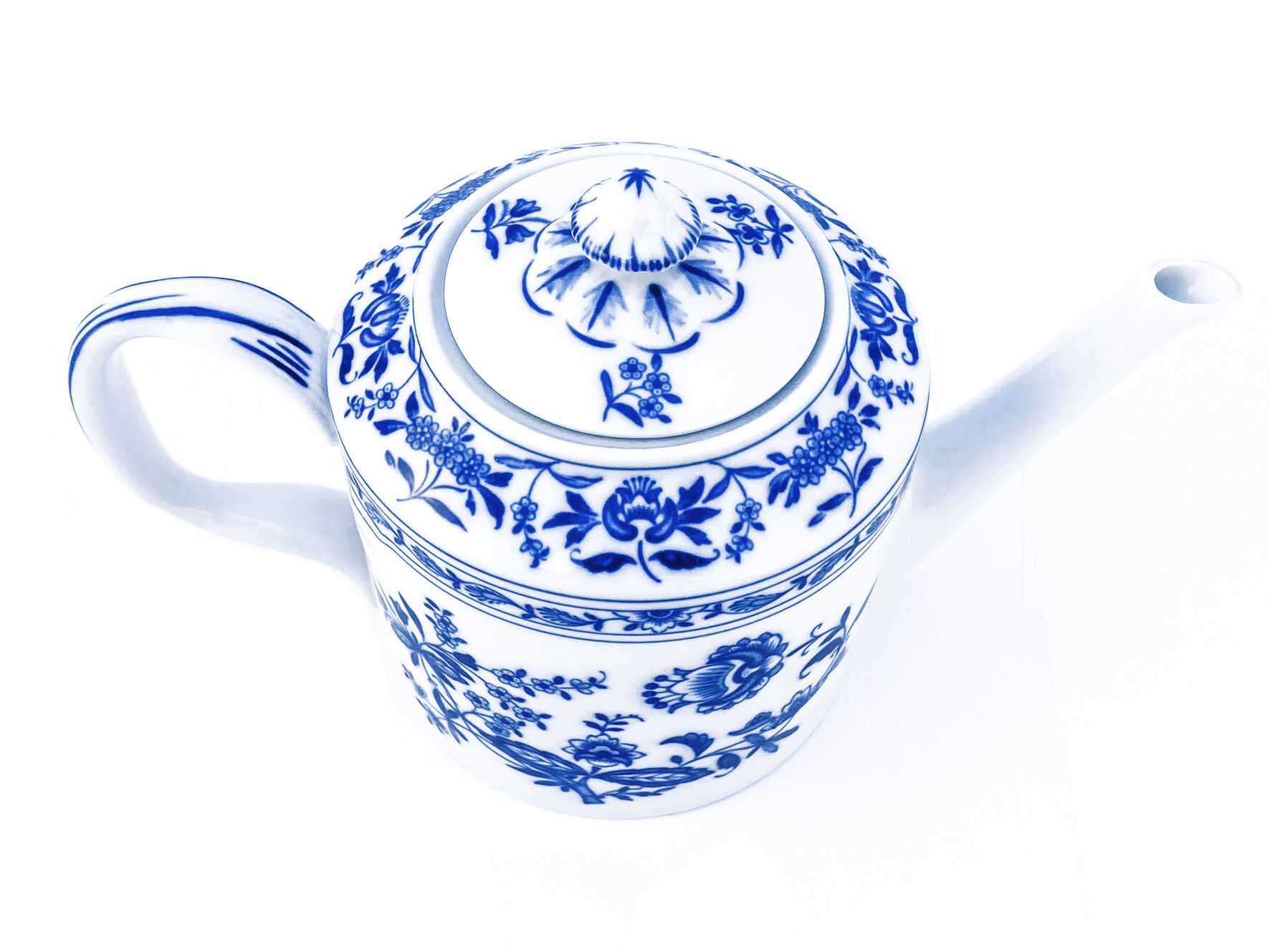 Porcelain teapot from the Margao range by Vista Alegre