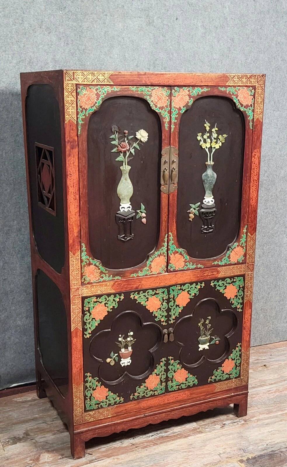 Asia, 20th century: Lacquered cabinet decorated with vases of flowers in hardstone