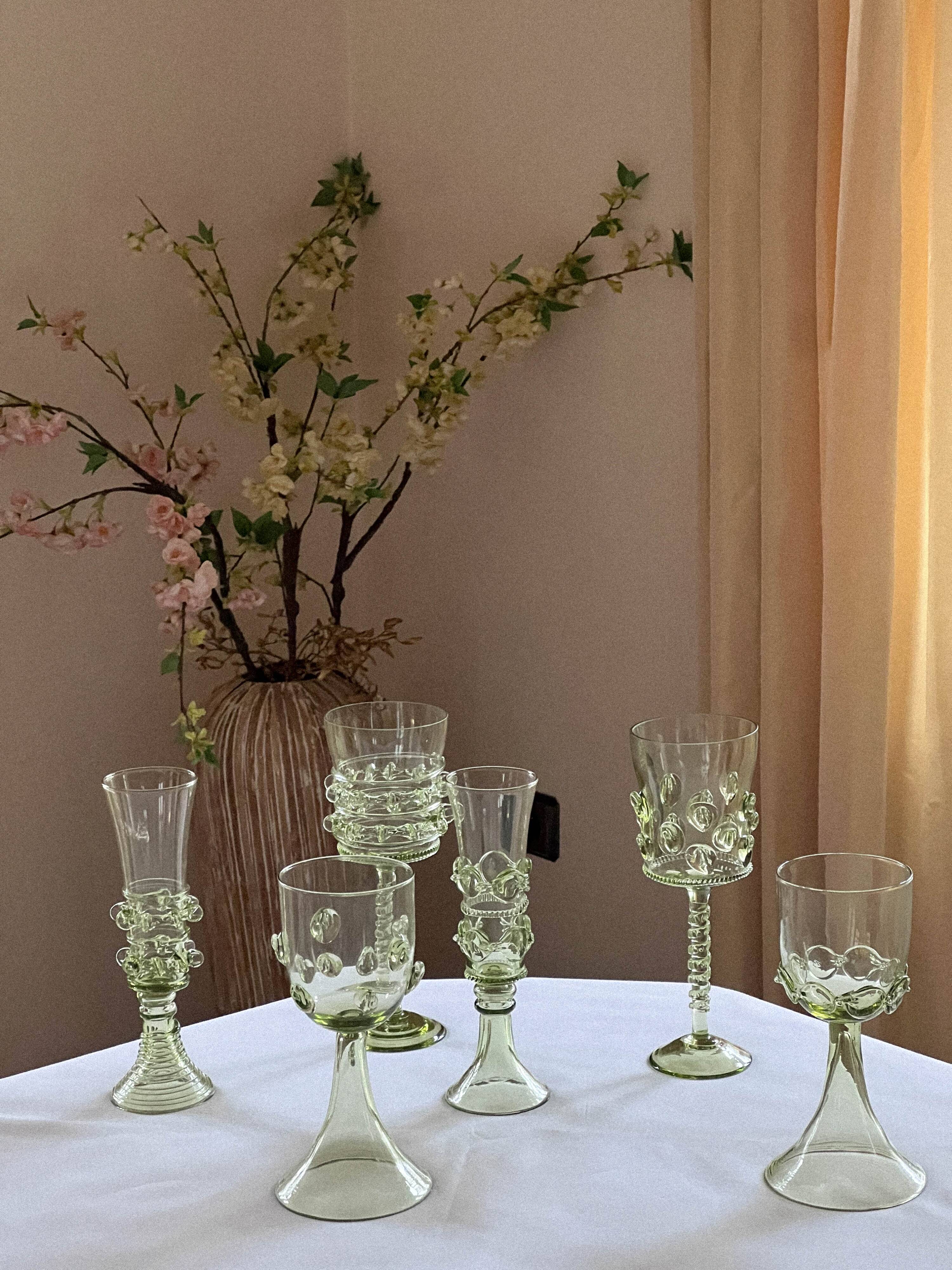 Paire de verres à vin en verre soufflé