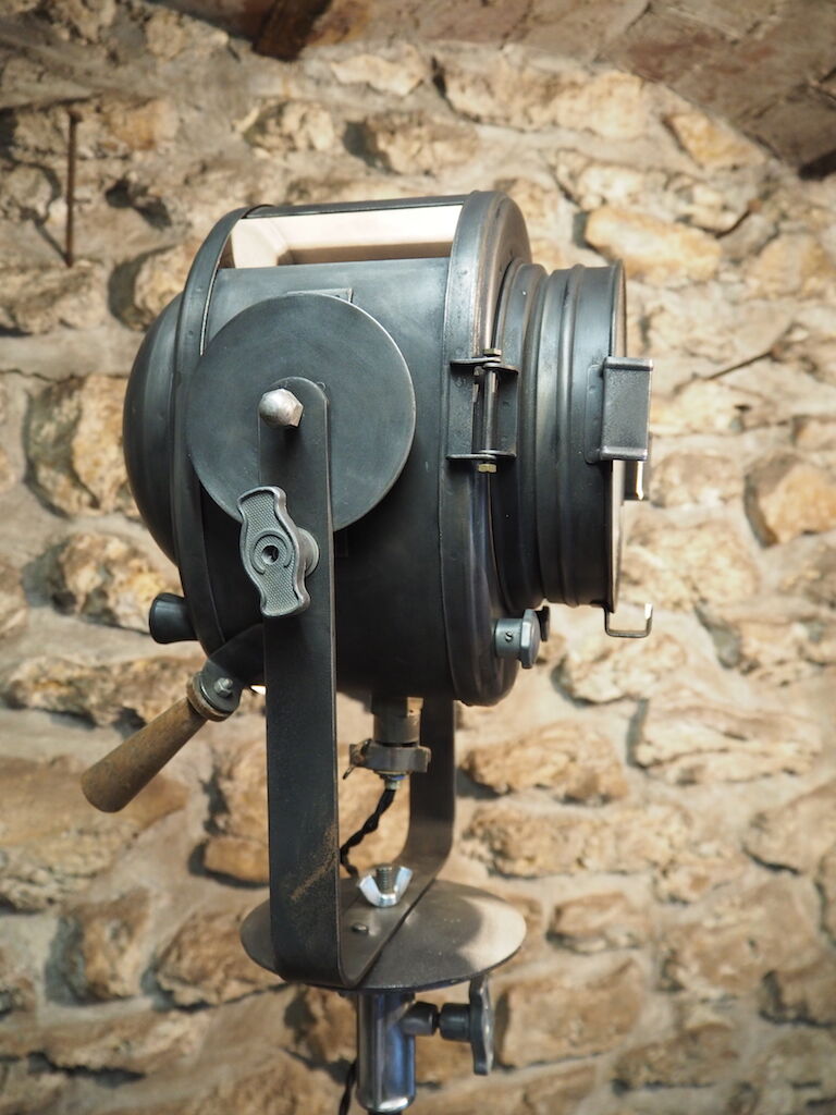 Projector Cremer Paris on tripod wheels 50 years