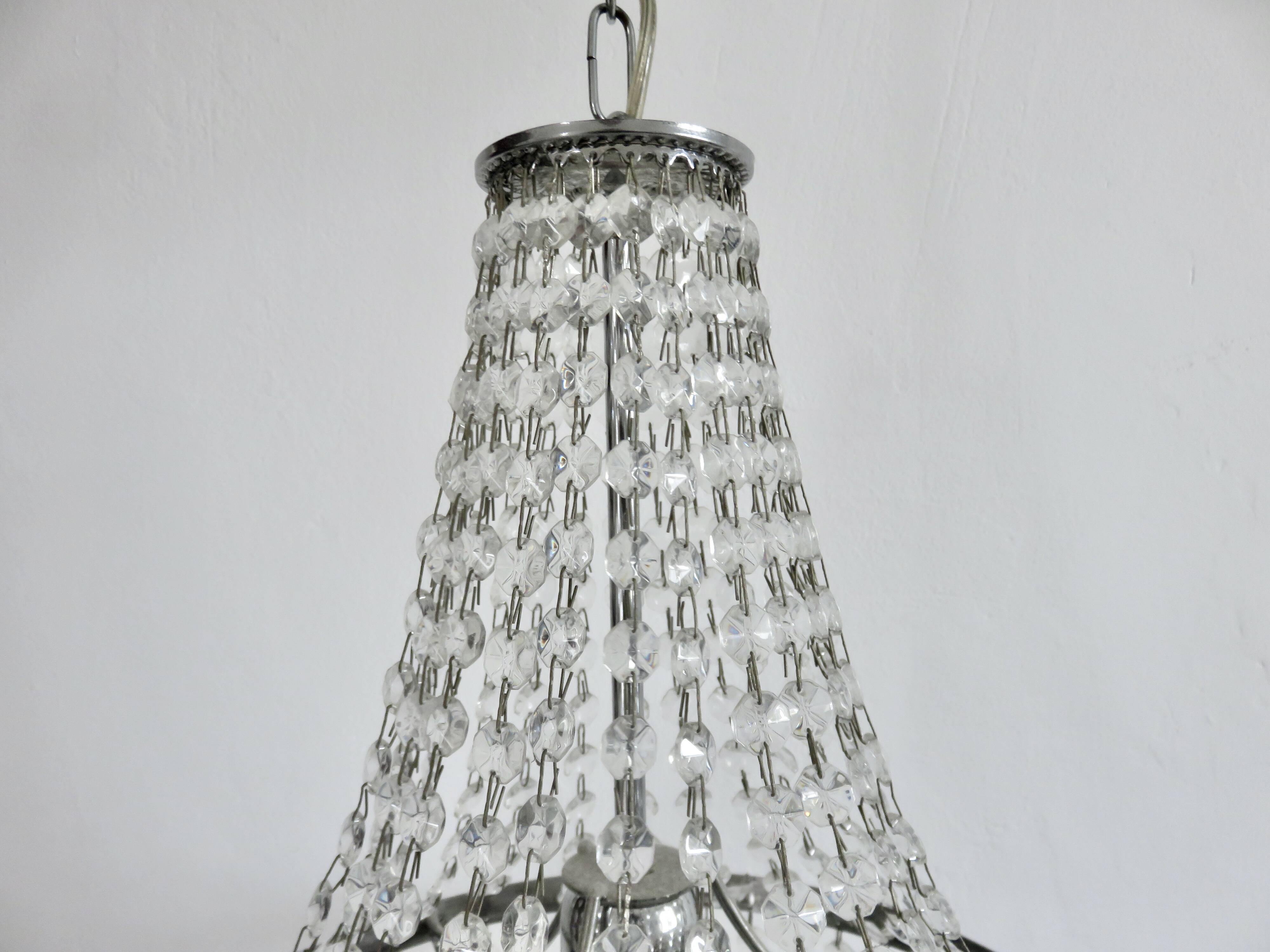 Balloon chandelier with pendants