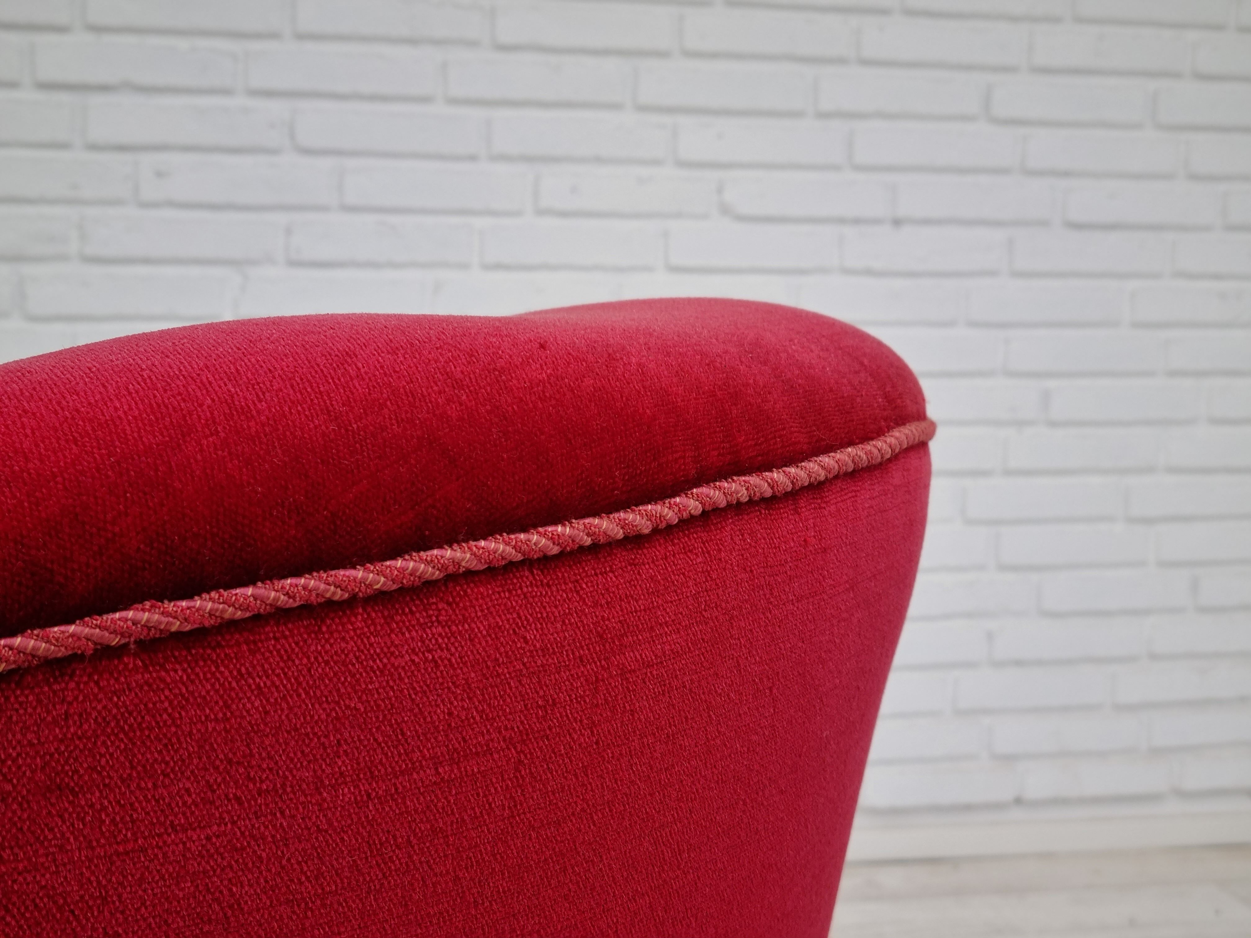 Fauteuil années 1950 design danois velours cerise