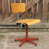 Swivel workshop chair