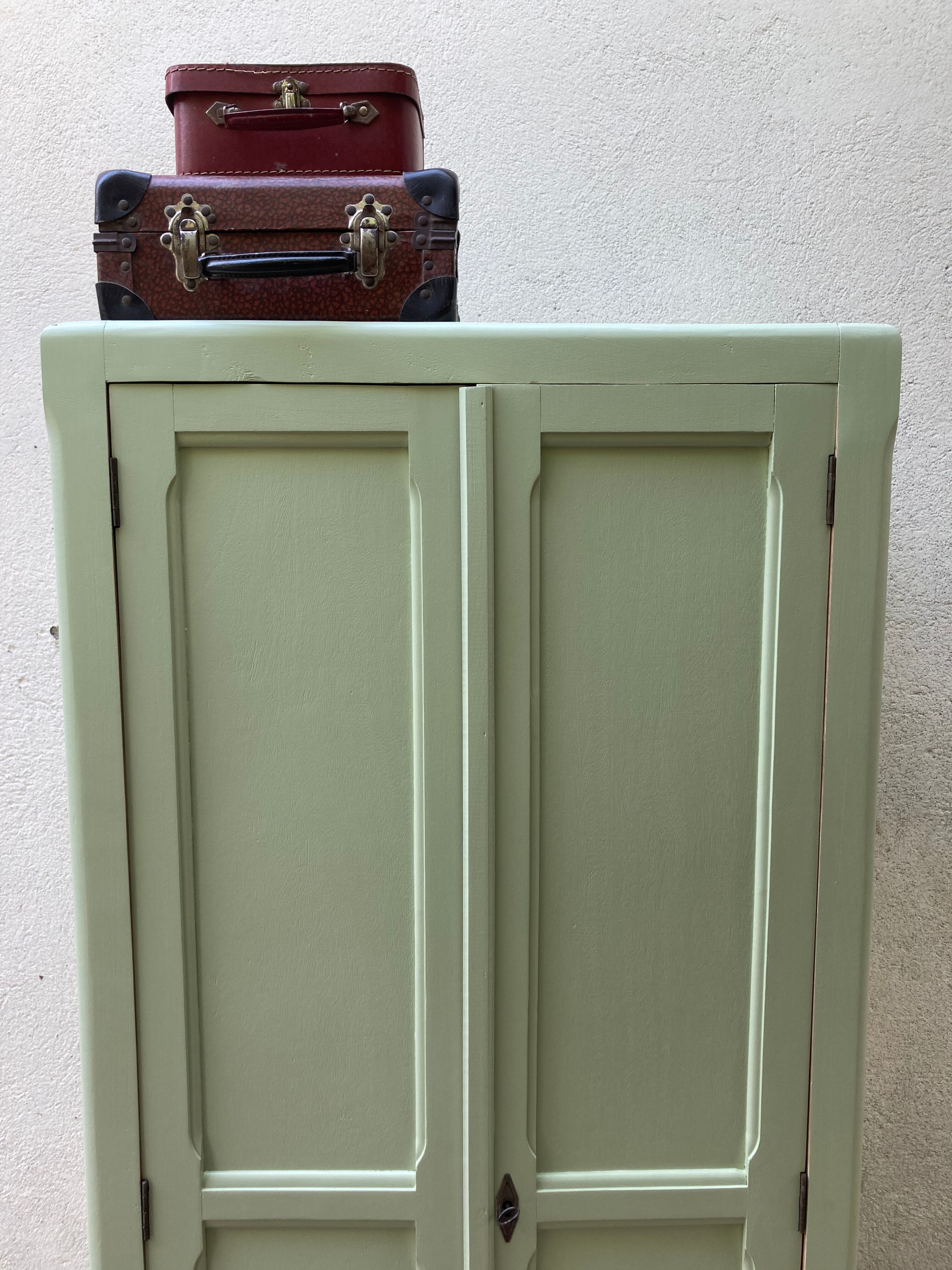 Parisian linden cabinet