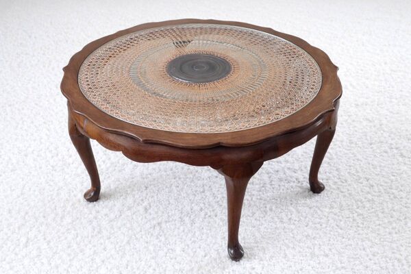Table basse vintage en bois, cannage et plateau en verre – années 50/70