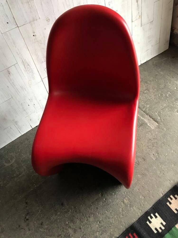 Set of 2 Panton chairs by Verner Panton for Vitra in purple and plum plastic, matte finish.