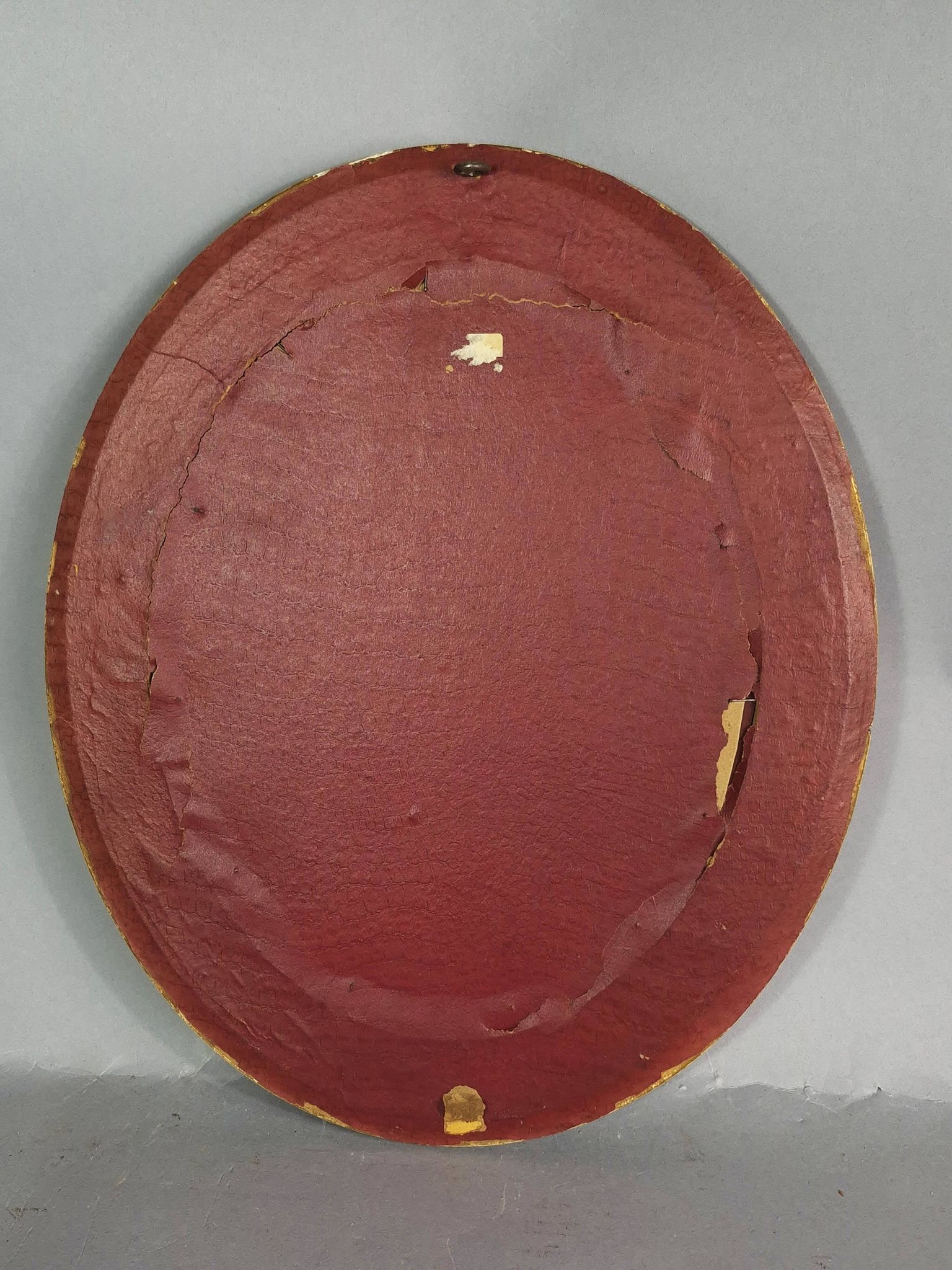 Antique oval mirror with original stucco and gilt wood frame, 37x31 cm. Beautiful patina.