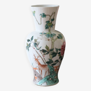 Chinese porcelain vase decorated with a deer