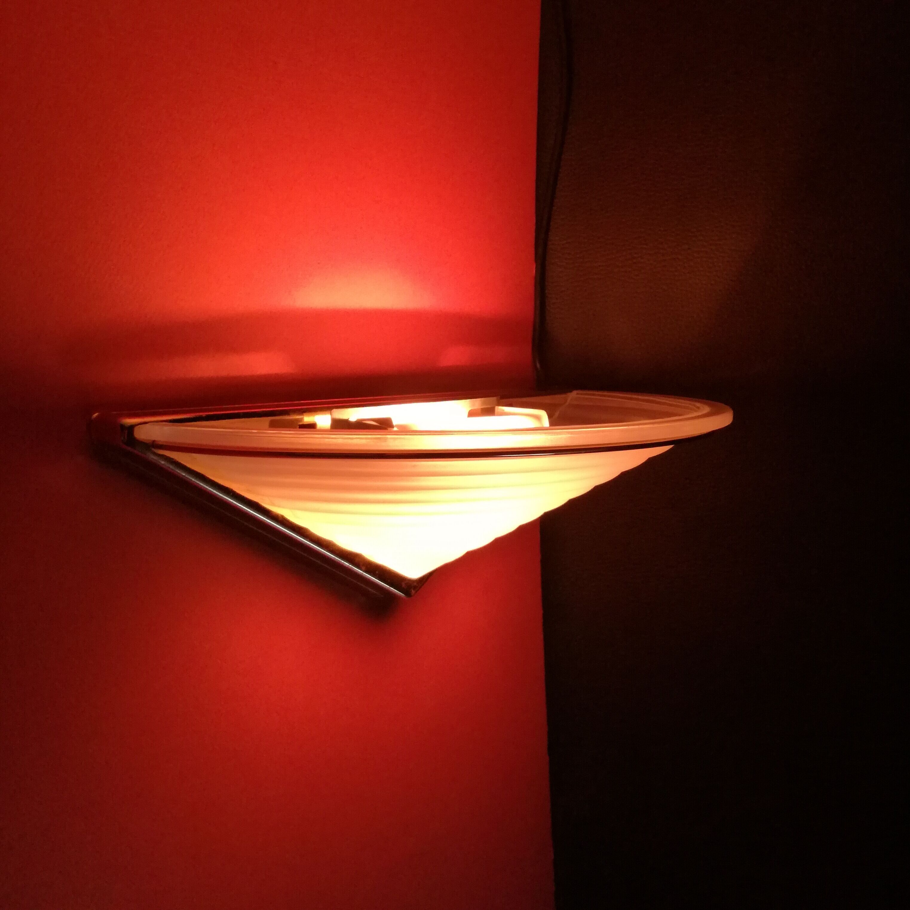 Half moon wall lamp in glass and gold metal L31