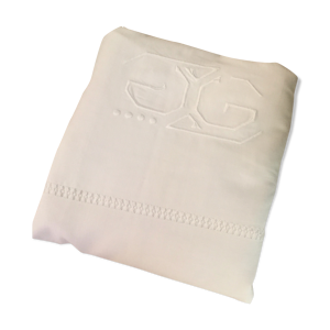 Drap brodé ancien