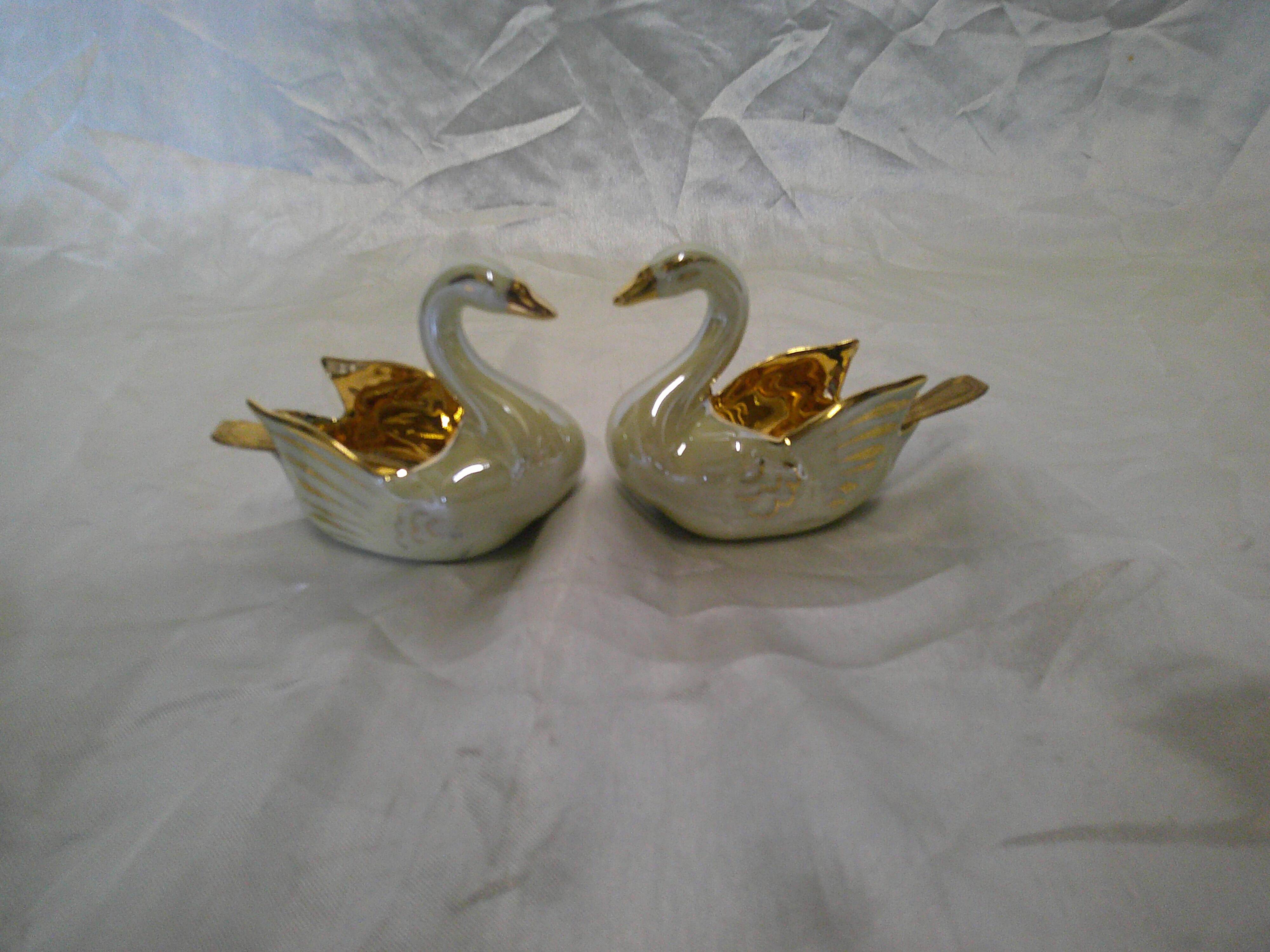 Swan salt and pepper shaker set