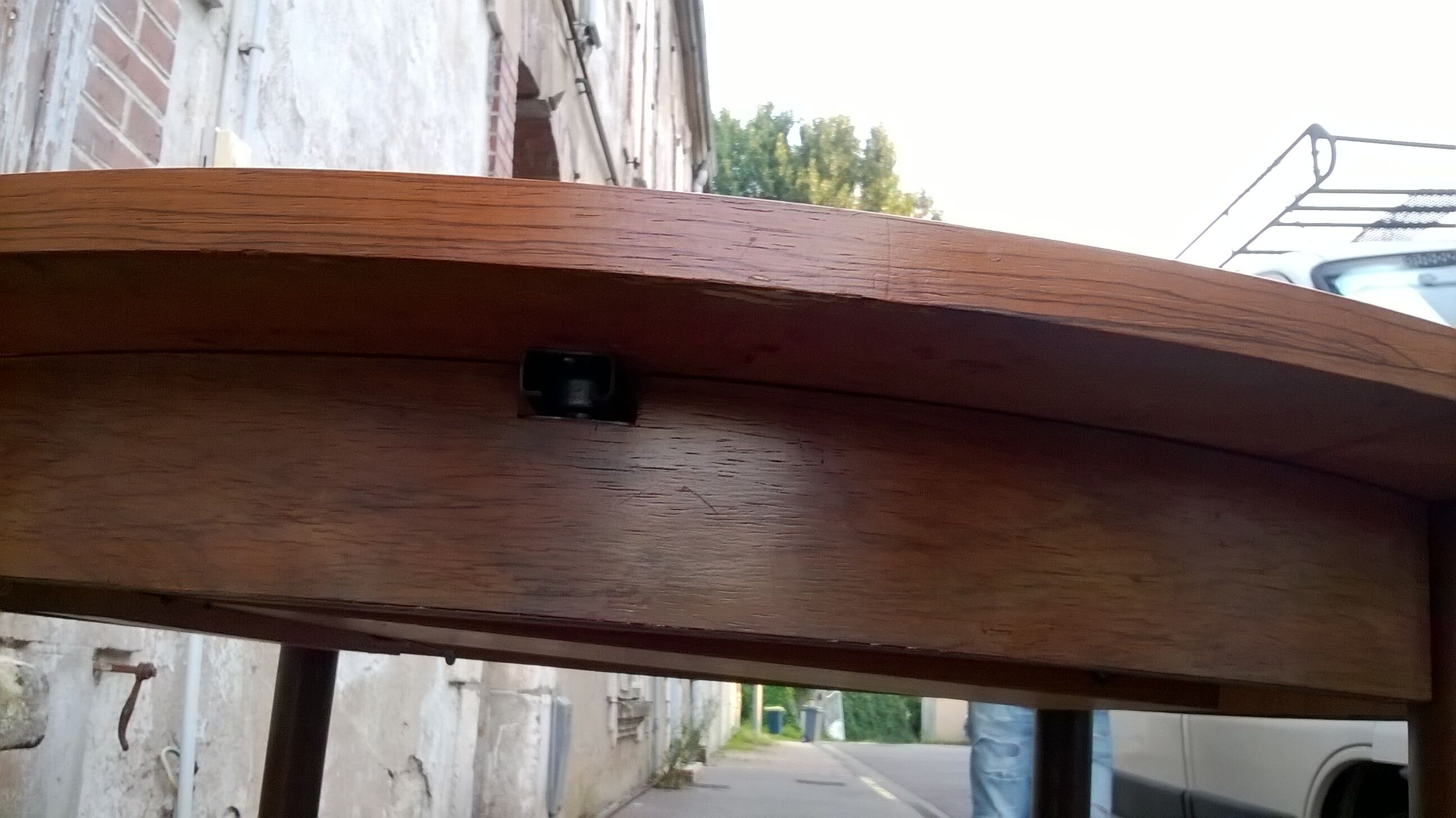Rosewood stretch table