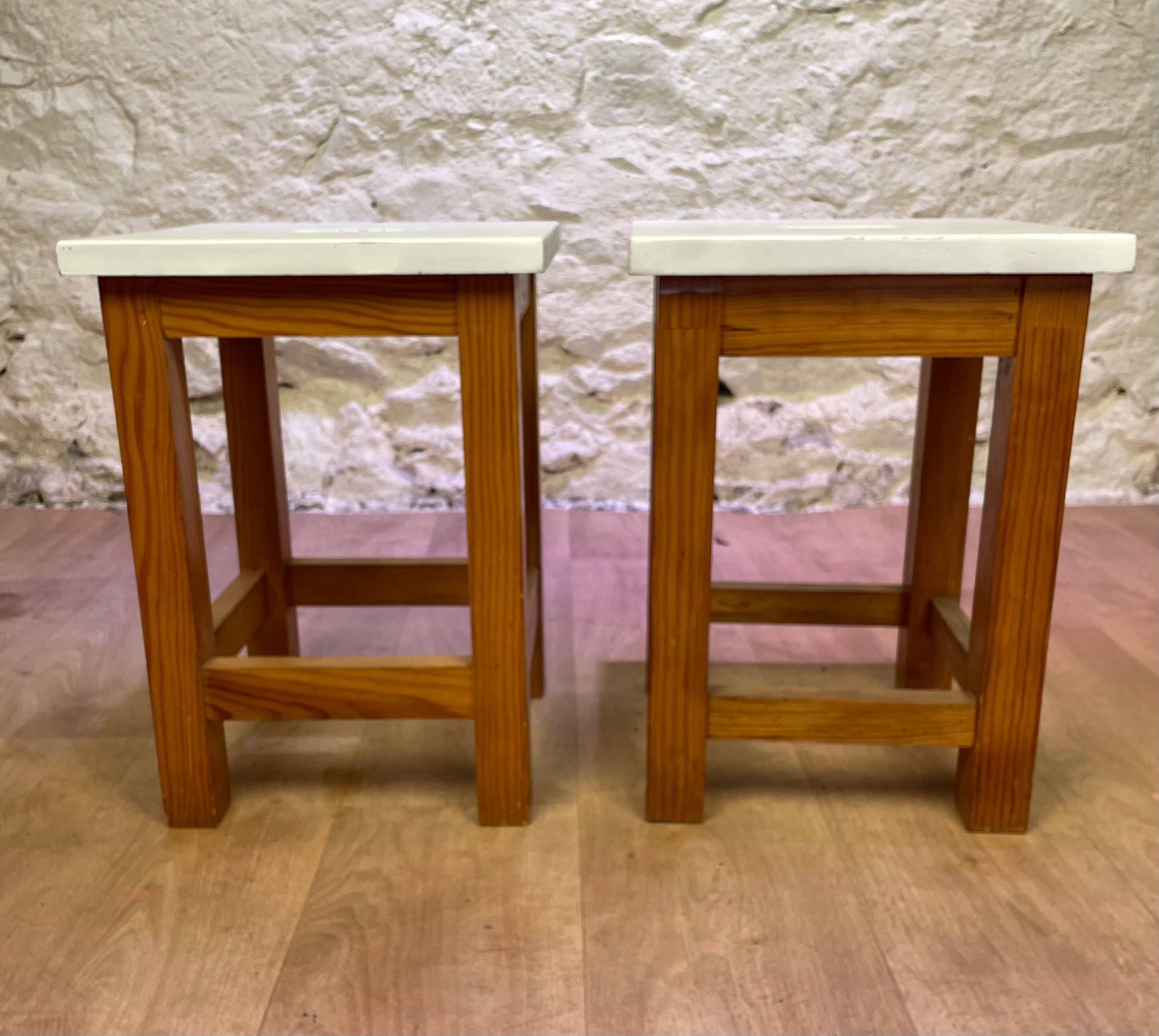 Paire de tabourets en pin assise carrée