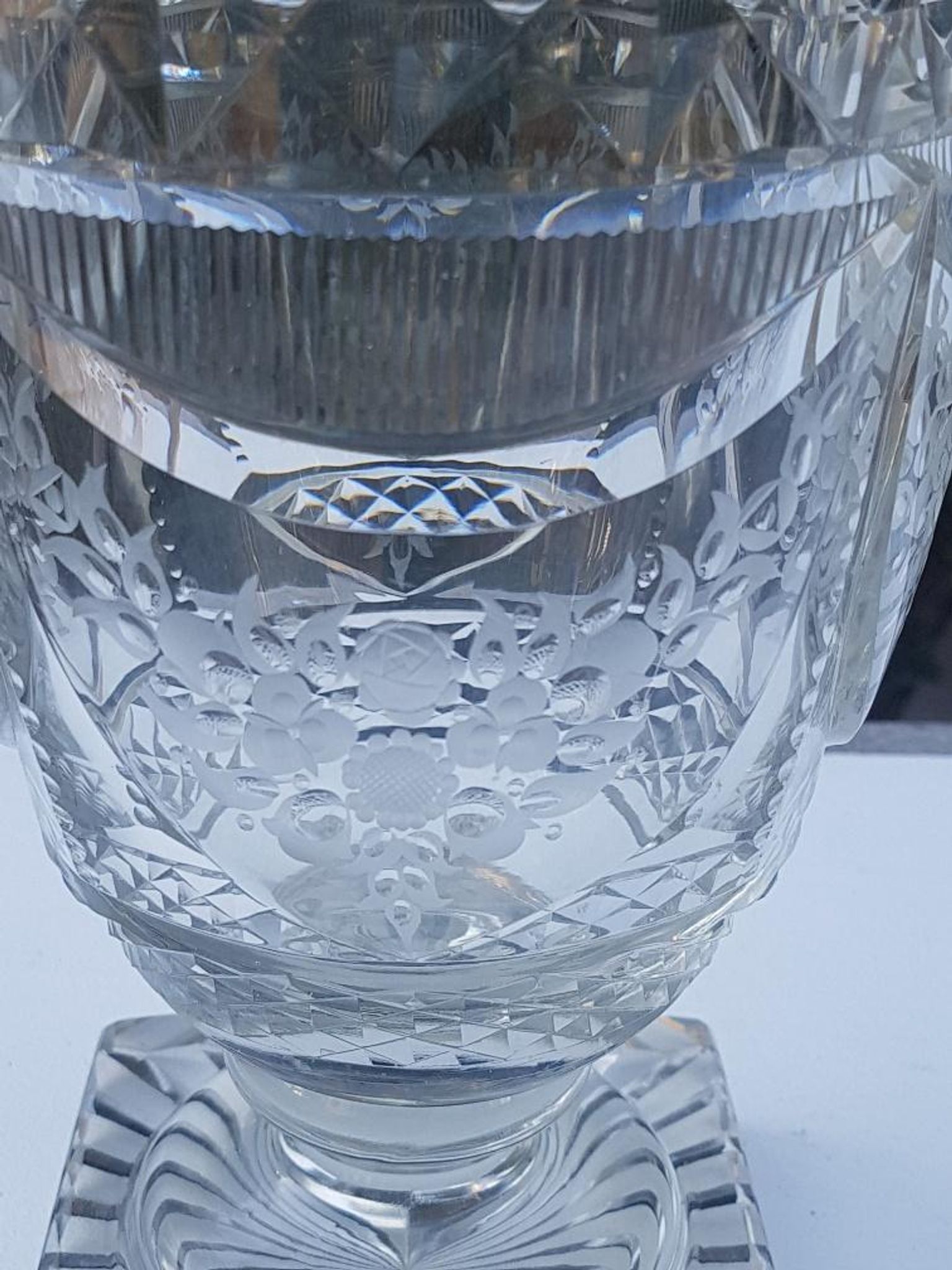 Vase cristal taillé forme Médicis