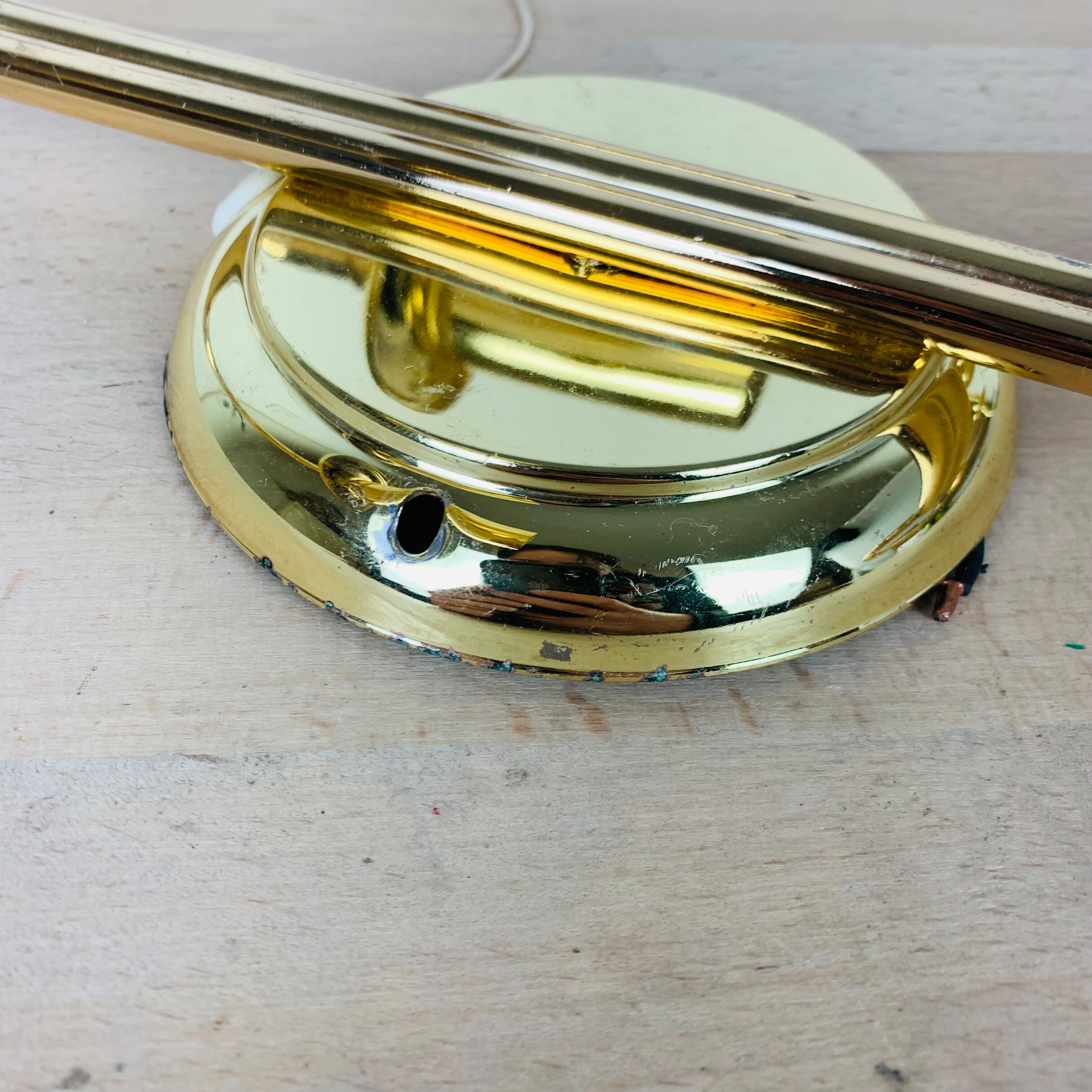 Pair of brass wall lamps Hollywood Regency Je Fassung