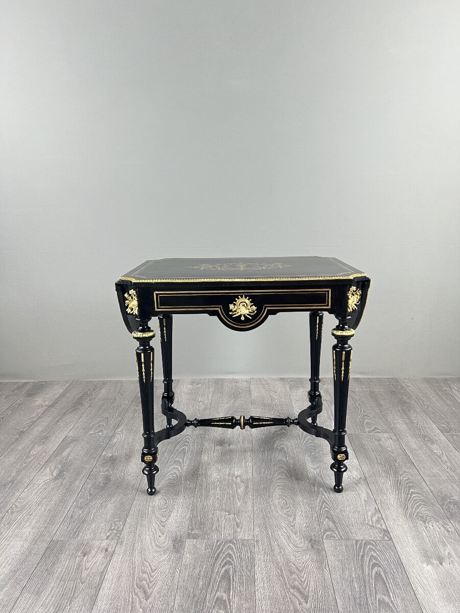 Living room table with flaps in Napoléon III style, 19th century.