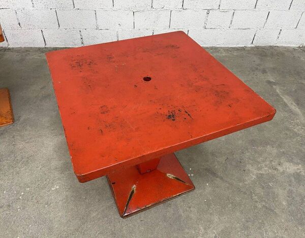 Paire de tables Tolix modèle Kub des années 1950