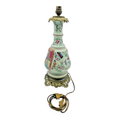 Lampe chinoise en bronze et porcelaine à décor d’insectes et de fleurs