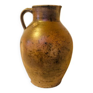 Pichet en terre cuite - main