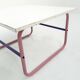 Table basse tubulaire rose et mauve, 1980