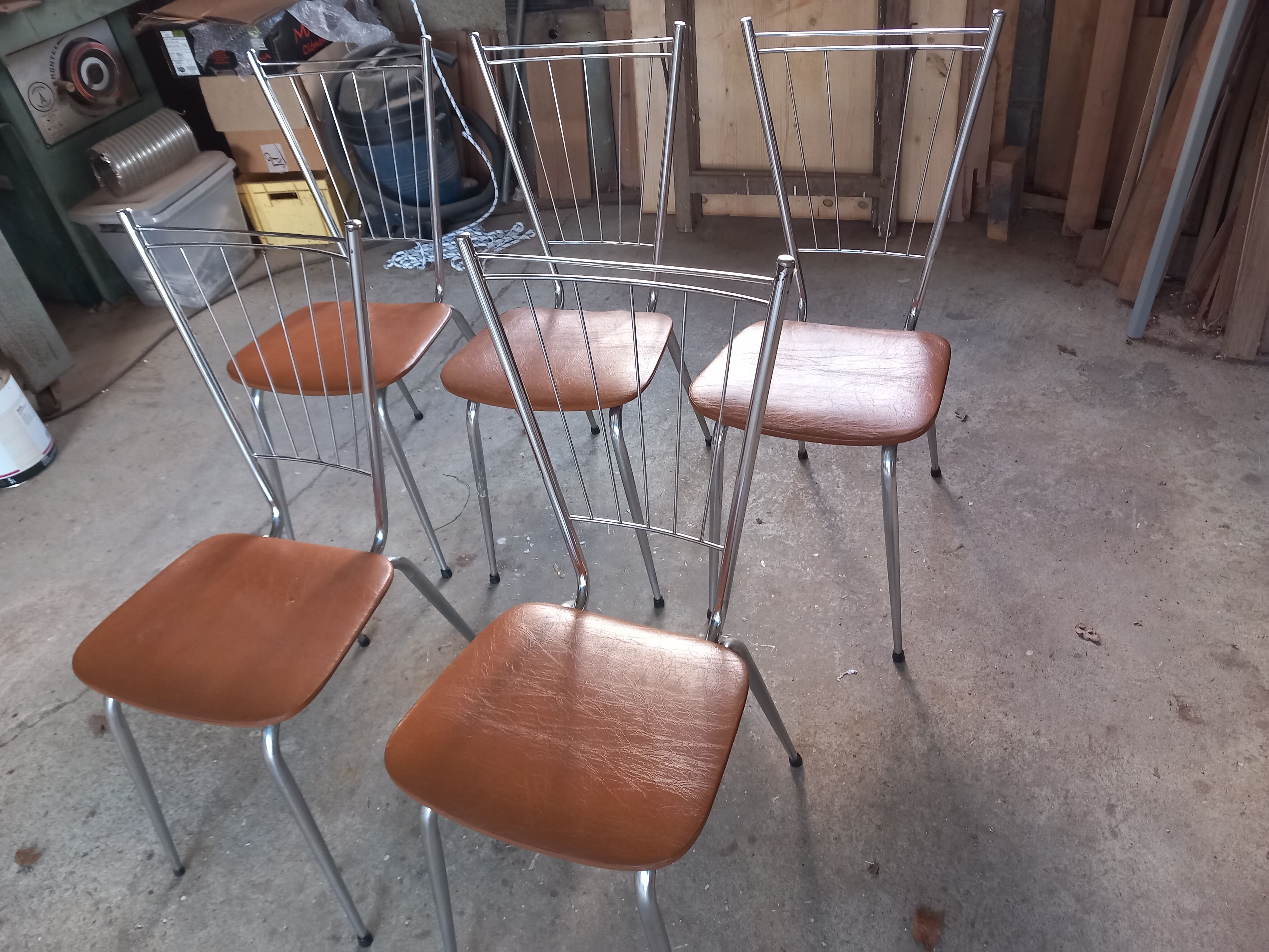 Suite of 5 vintage chairs 1950