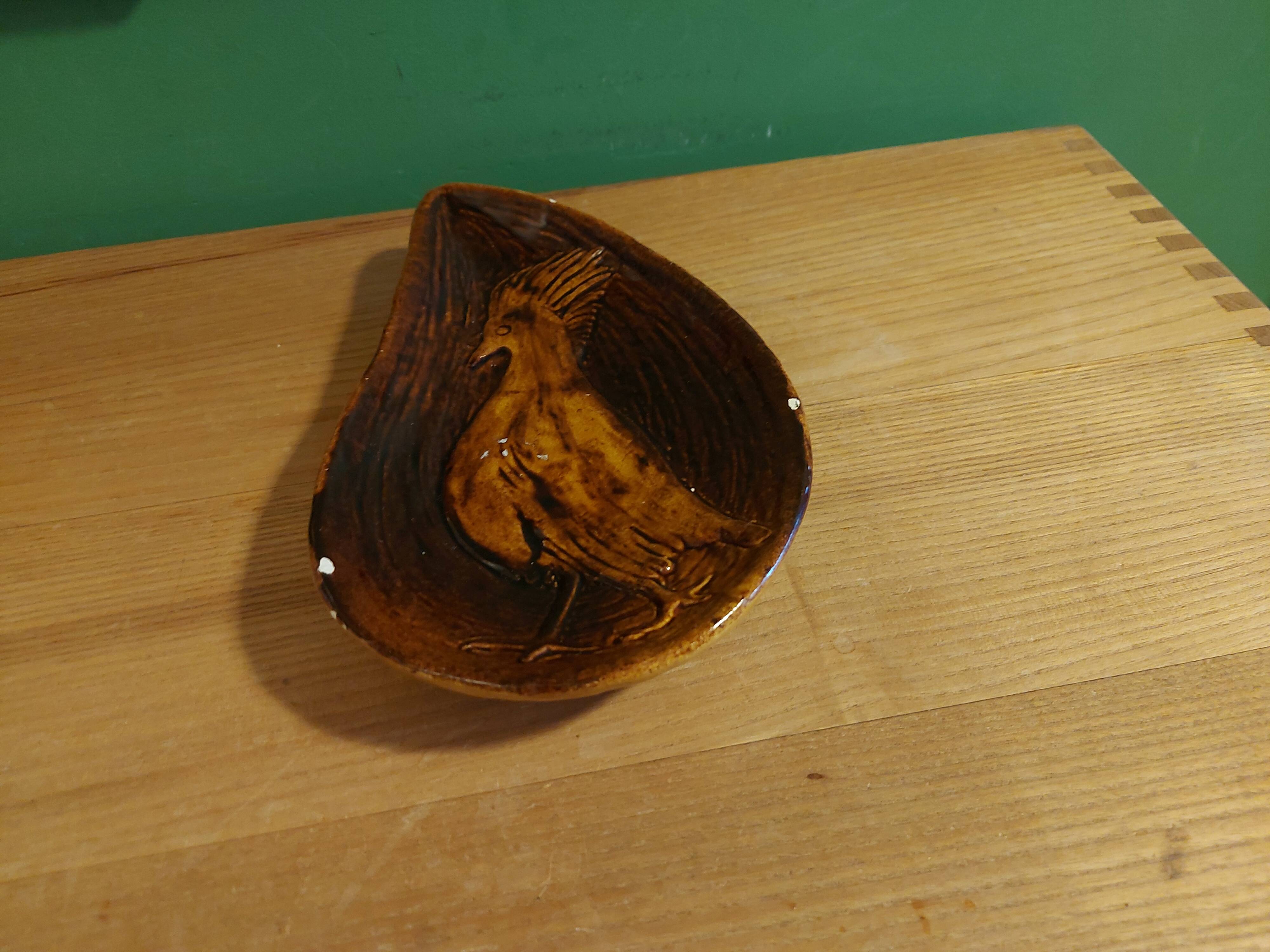 Empty pocket with vallauris bird decoration