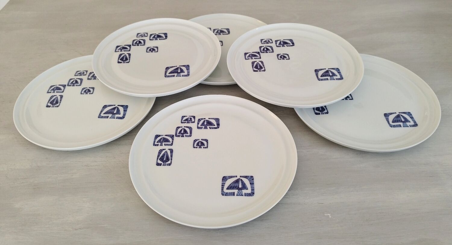 Flat plates in Paris porcelain decor Lima