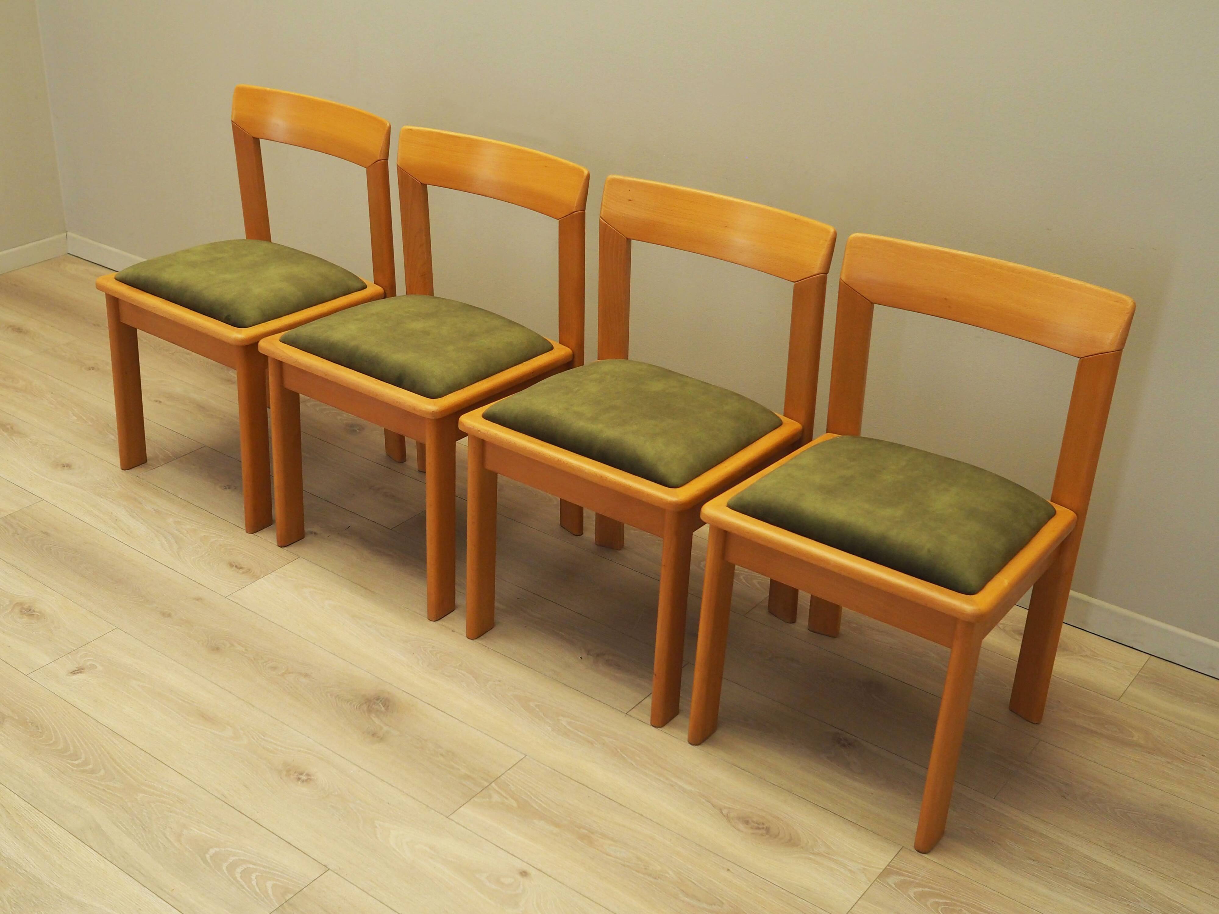 Ensemble de quatre chaises en hêtre, design italien, années 1970, production : Italie
