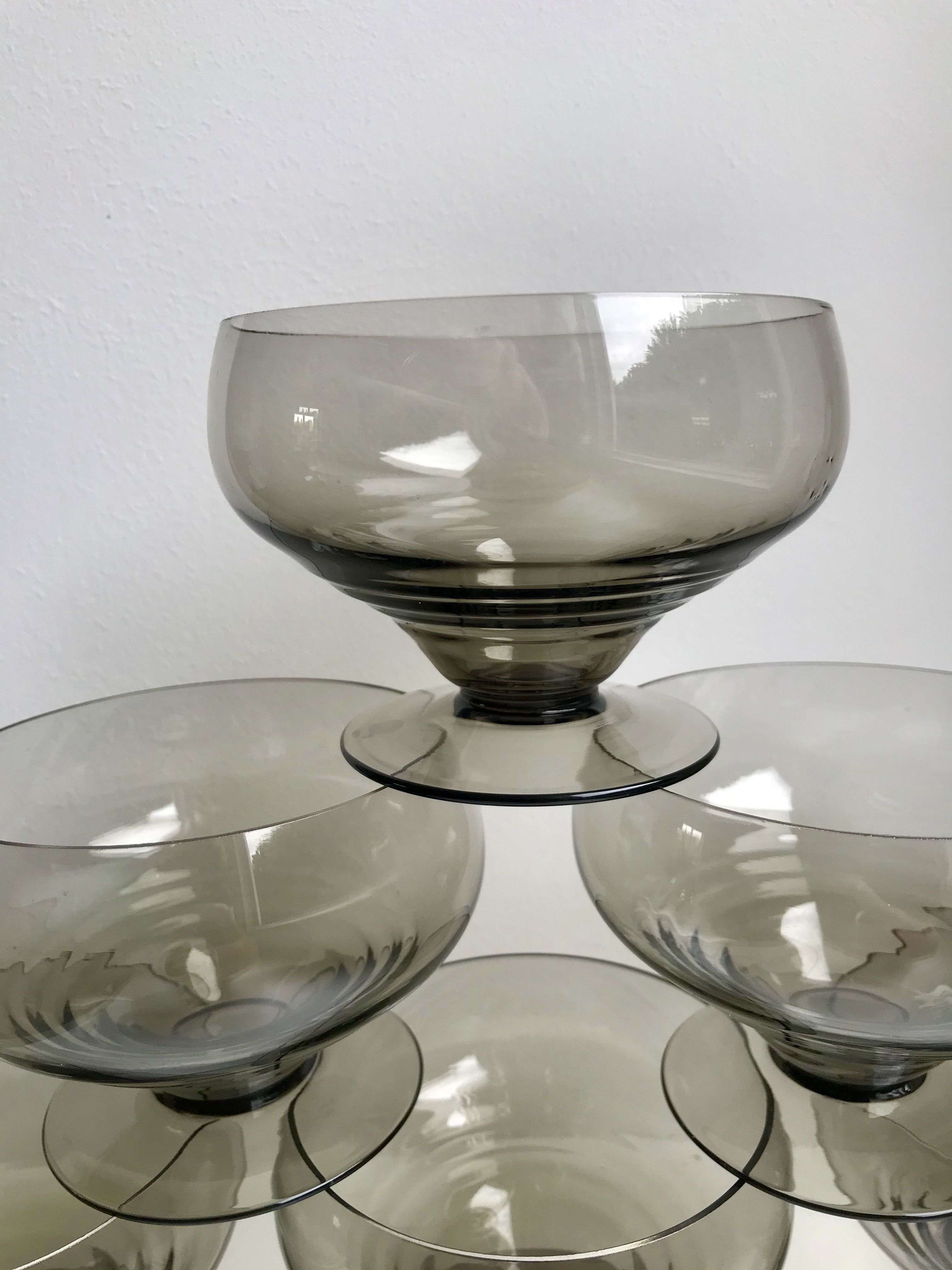 Set of 6 art deco design champagne glasses in smoked glass 30s-40s