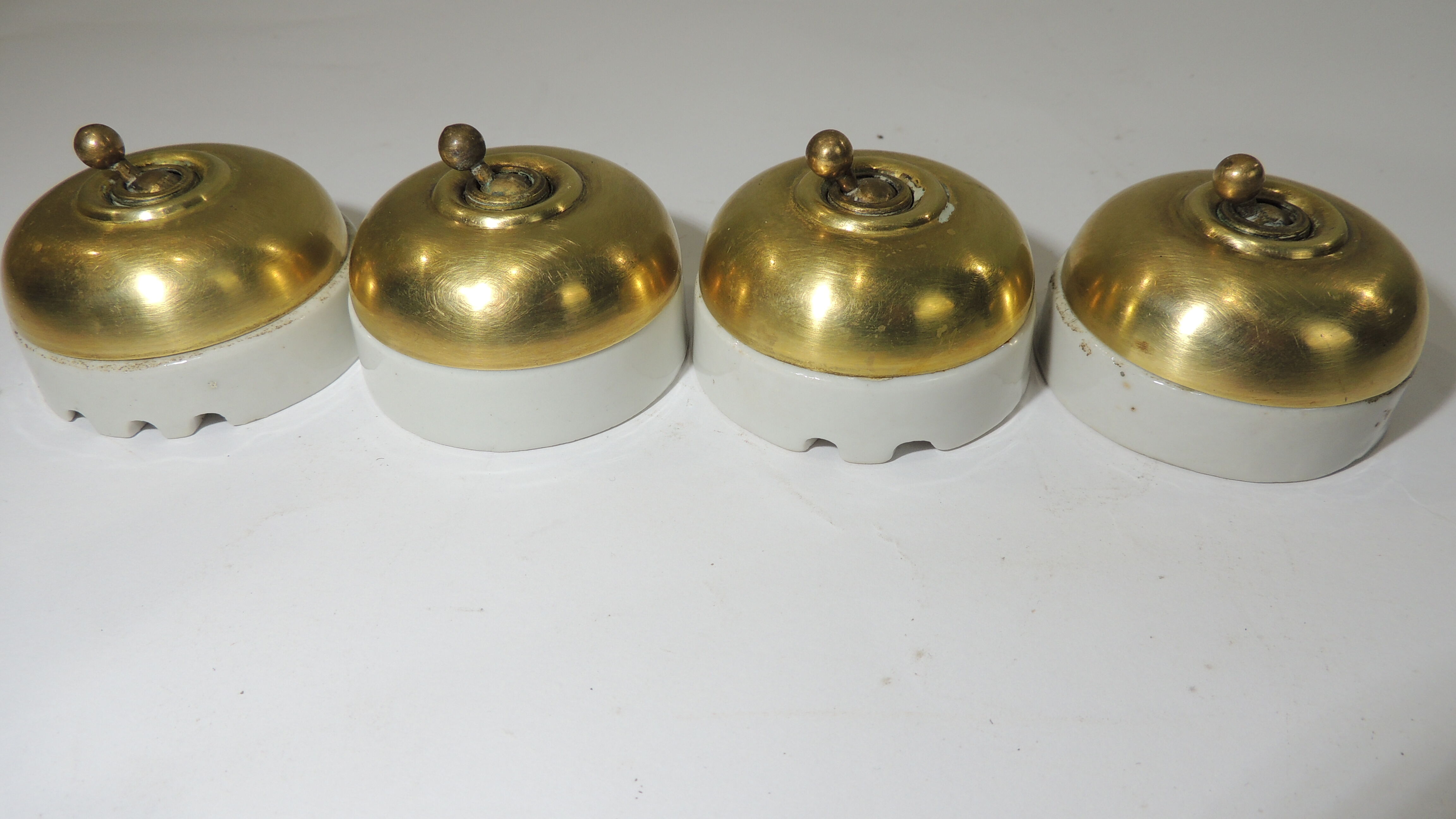 lot Porcelain and brass/vintage switch