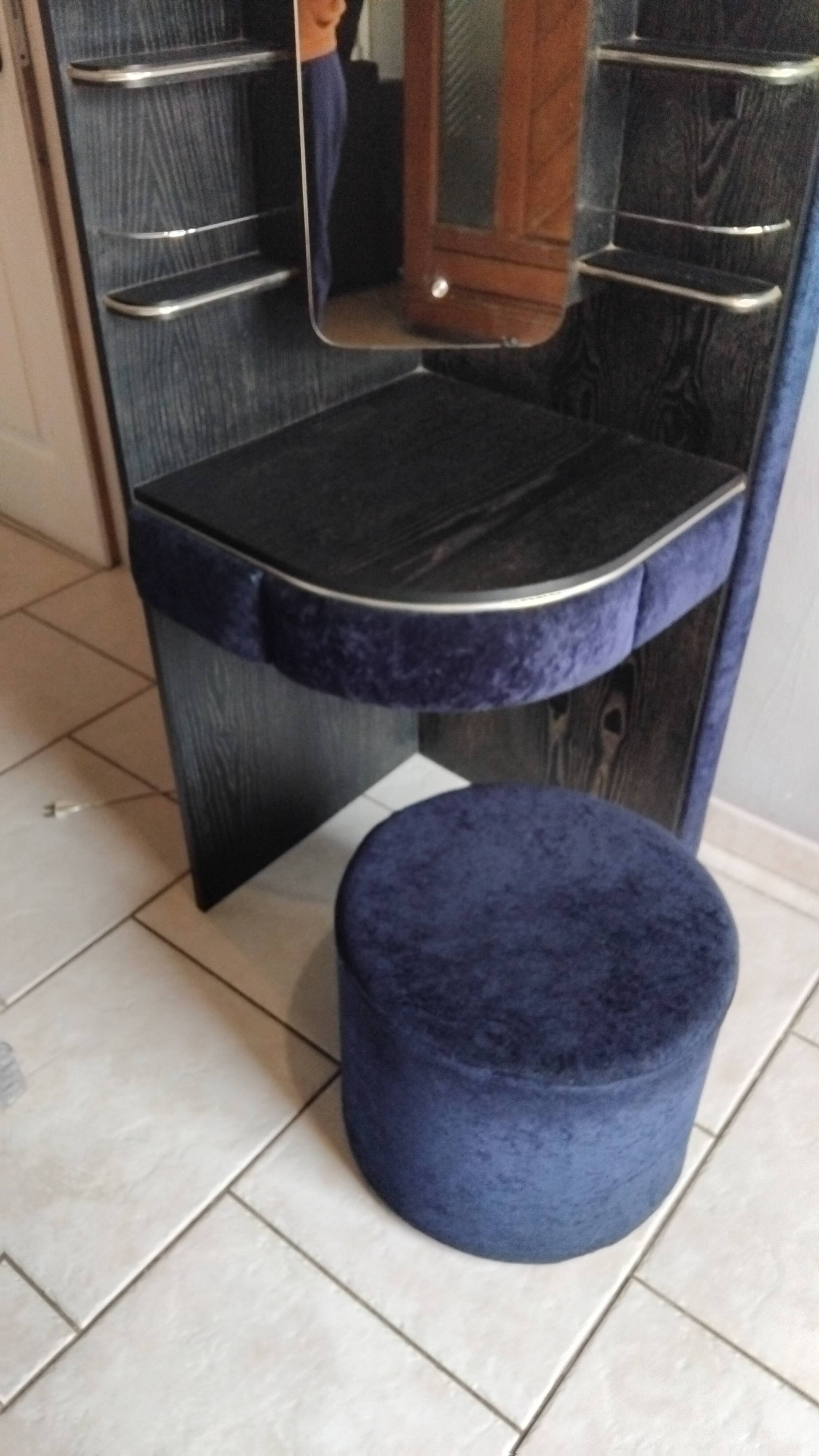 Vintage corner hairdresser from the 70s.