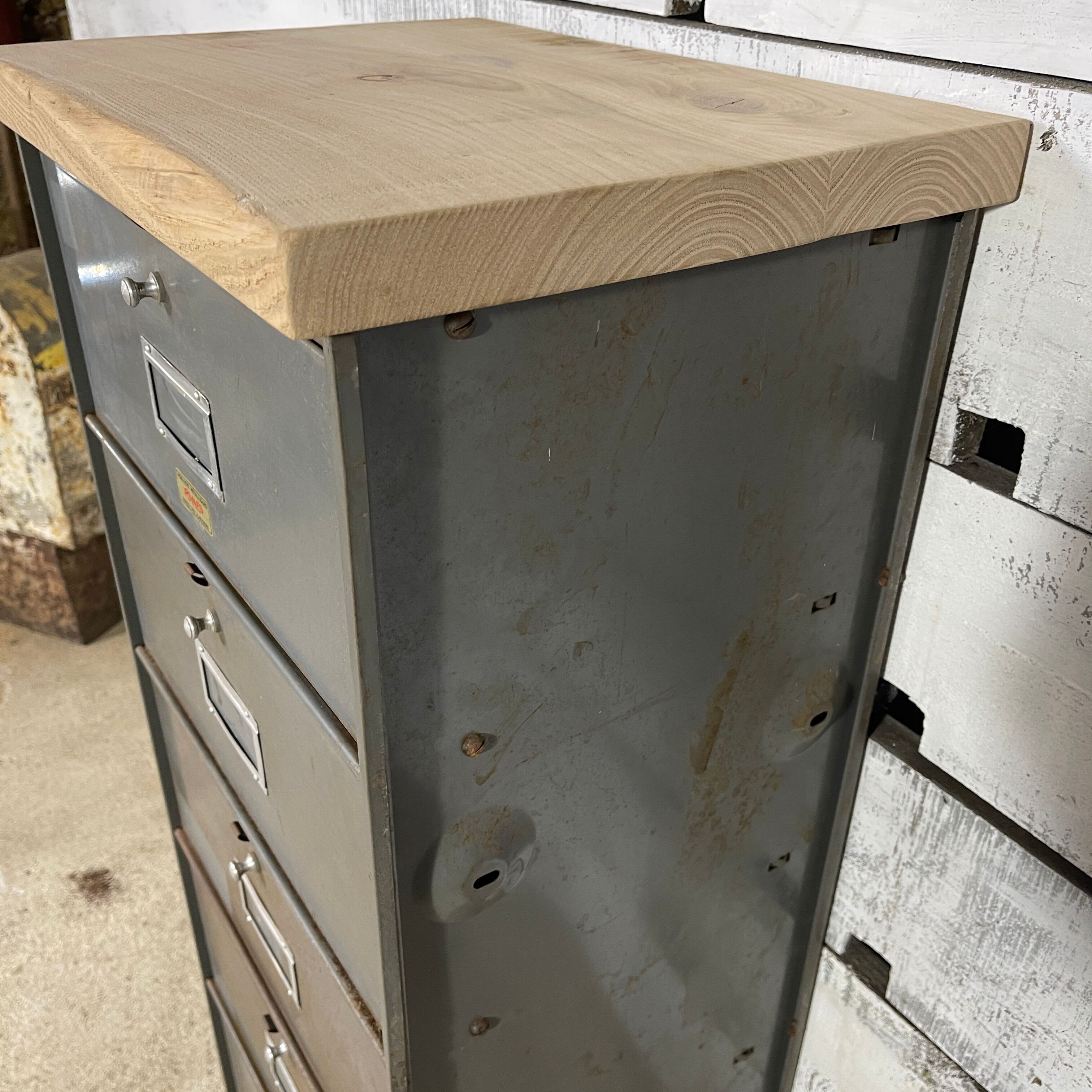 Ronéo cabinet with 5 valves