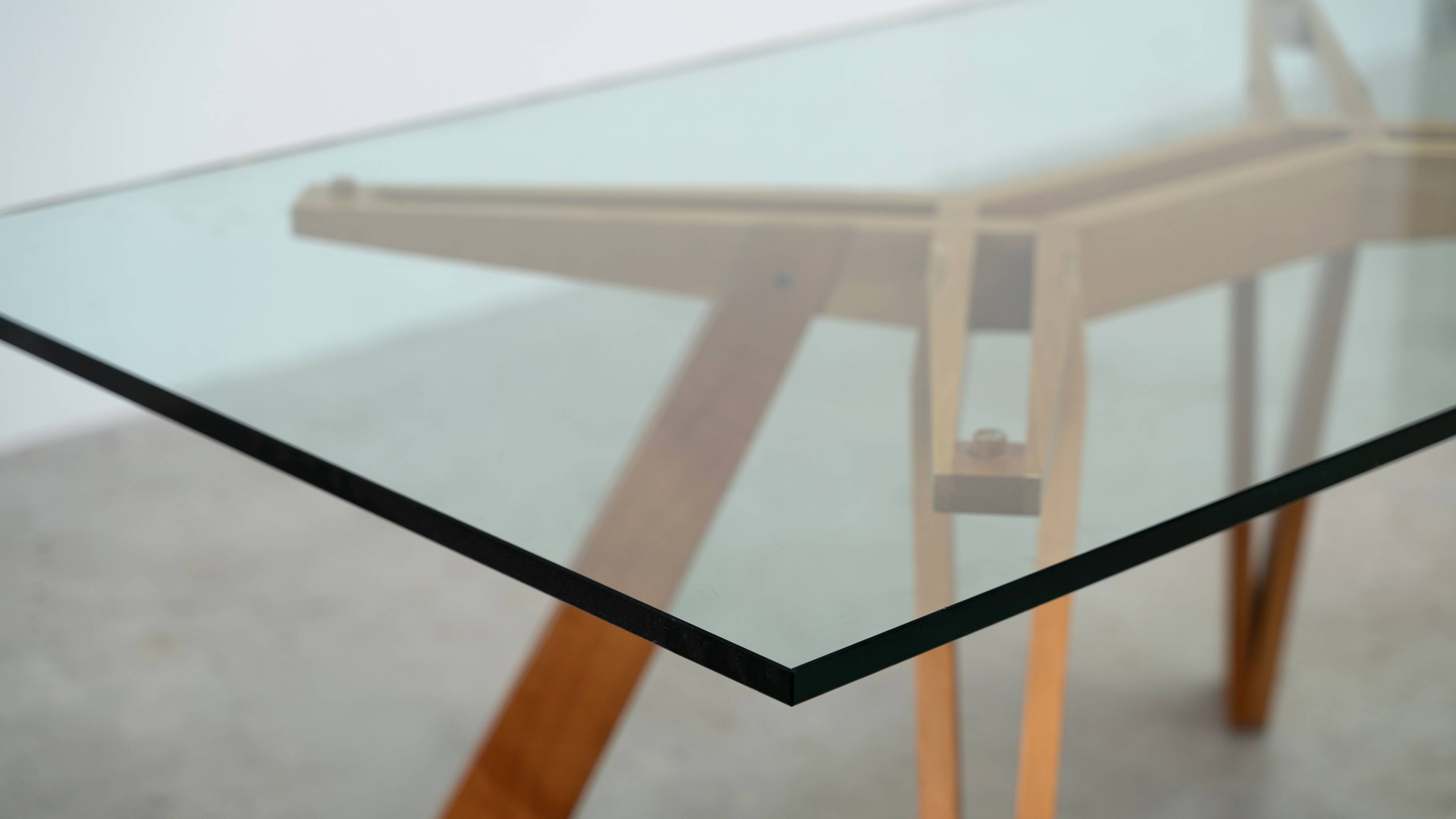 Table à manger sculpturale italienne