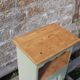 Chevet vintage en pin rénové – Vert Lézard Pure & Paint – Plateau bois natu