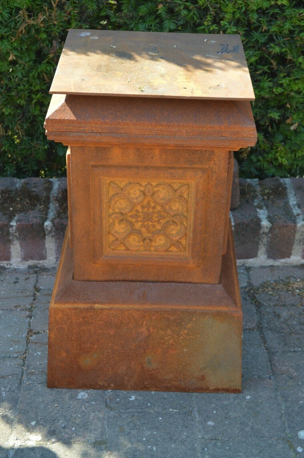 Vase médicis en fonte