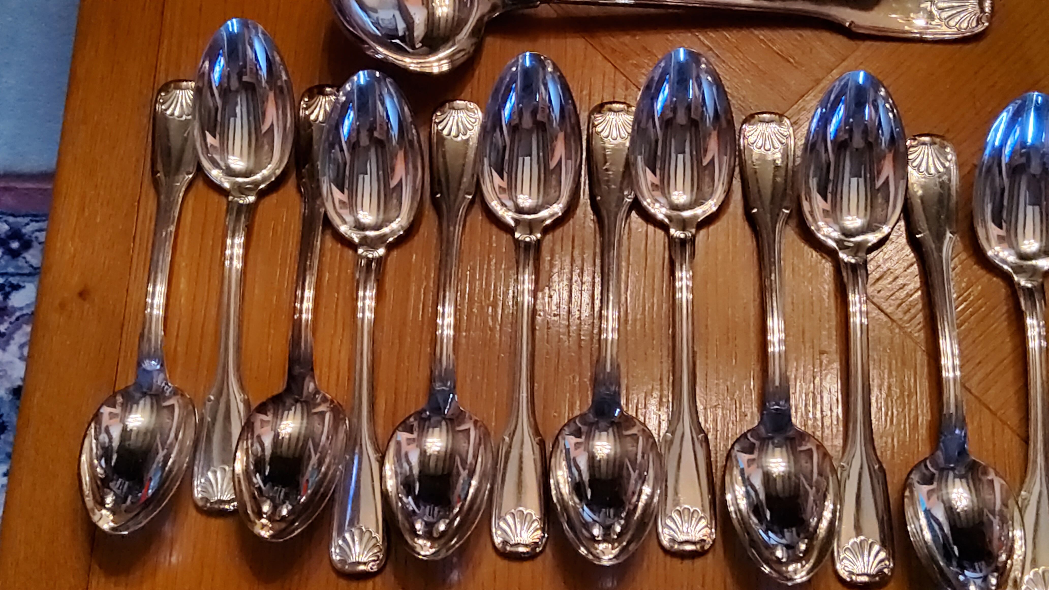 Silver metal housewife of the 50s shell model 76 pieces in its box