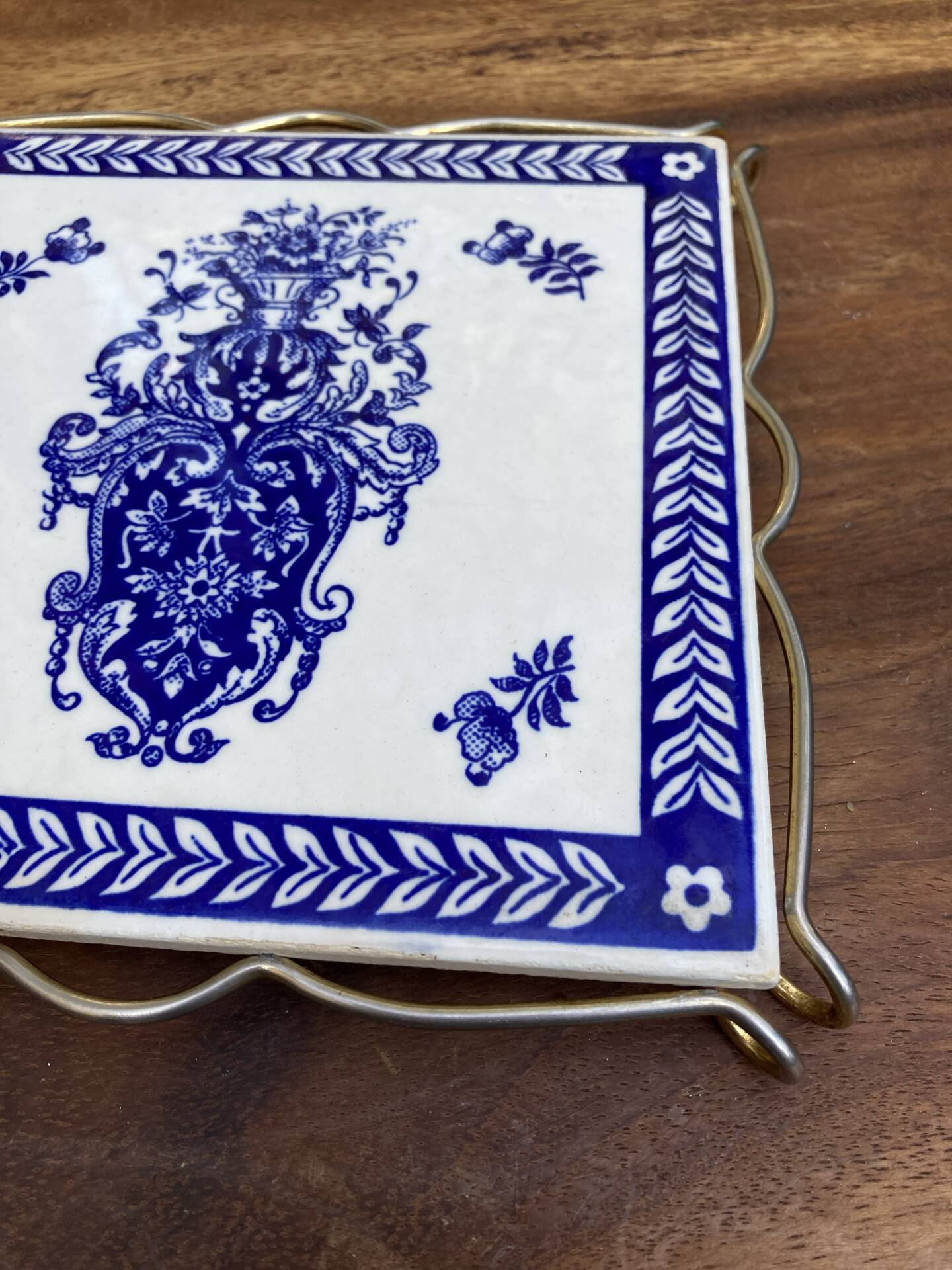 Vintage chic Gien earthenware trivet