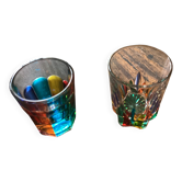Deux verres à shot : un Murano, un CC Zechin utilisant des techniques de Murano.