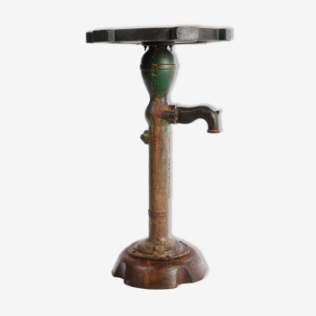 Fountain harness in iron and brown green wood