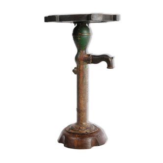 Fountain harness in iron and brown green wood
