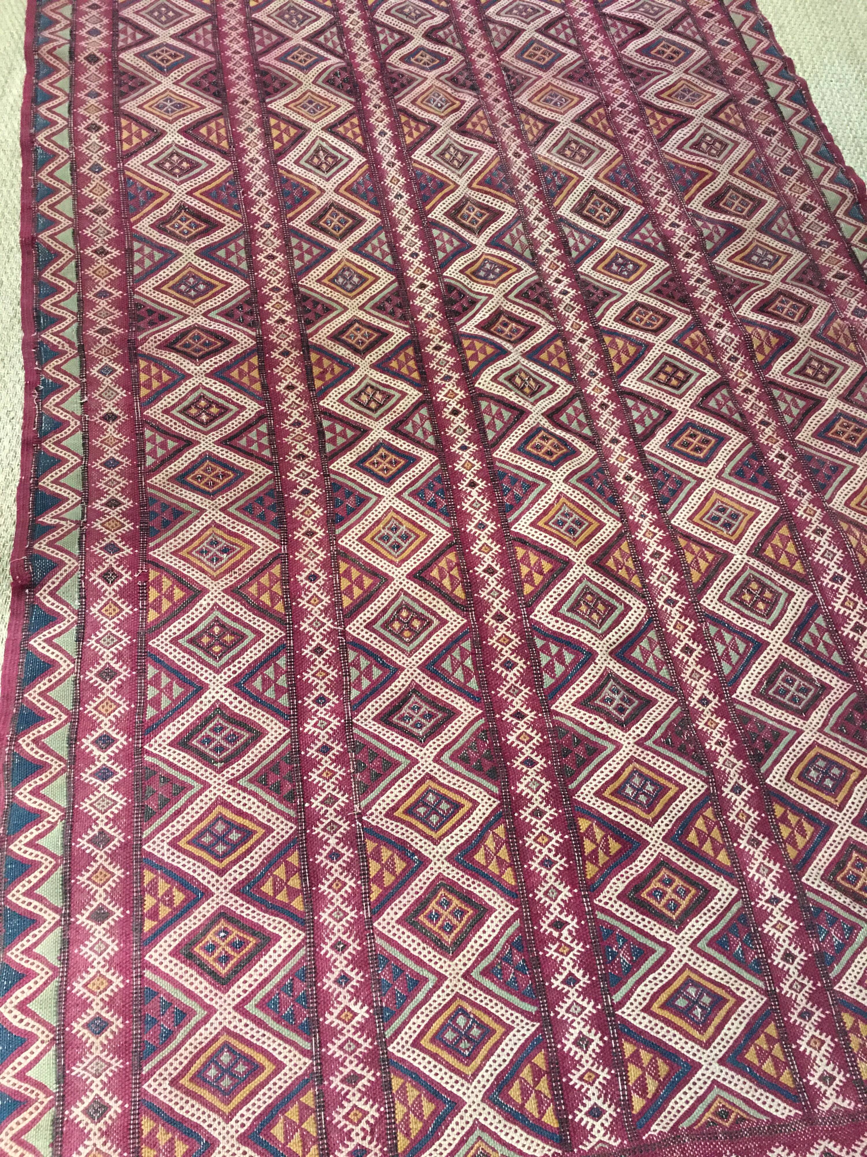 Tapis kilim rouge traditionnel artisanal 138 x 244