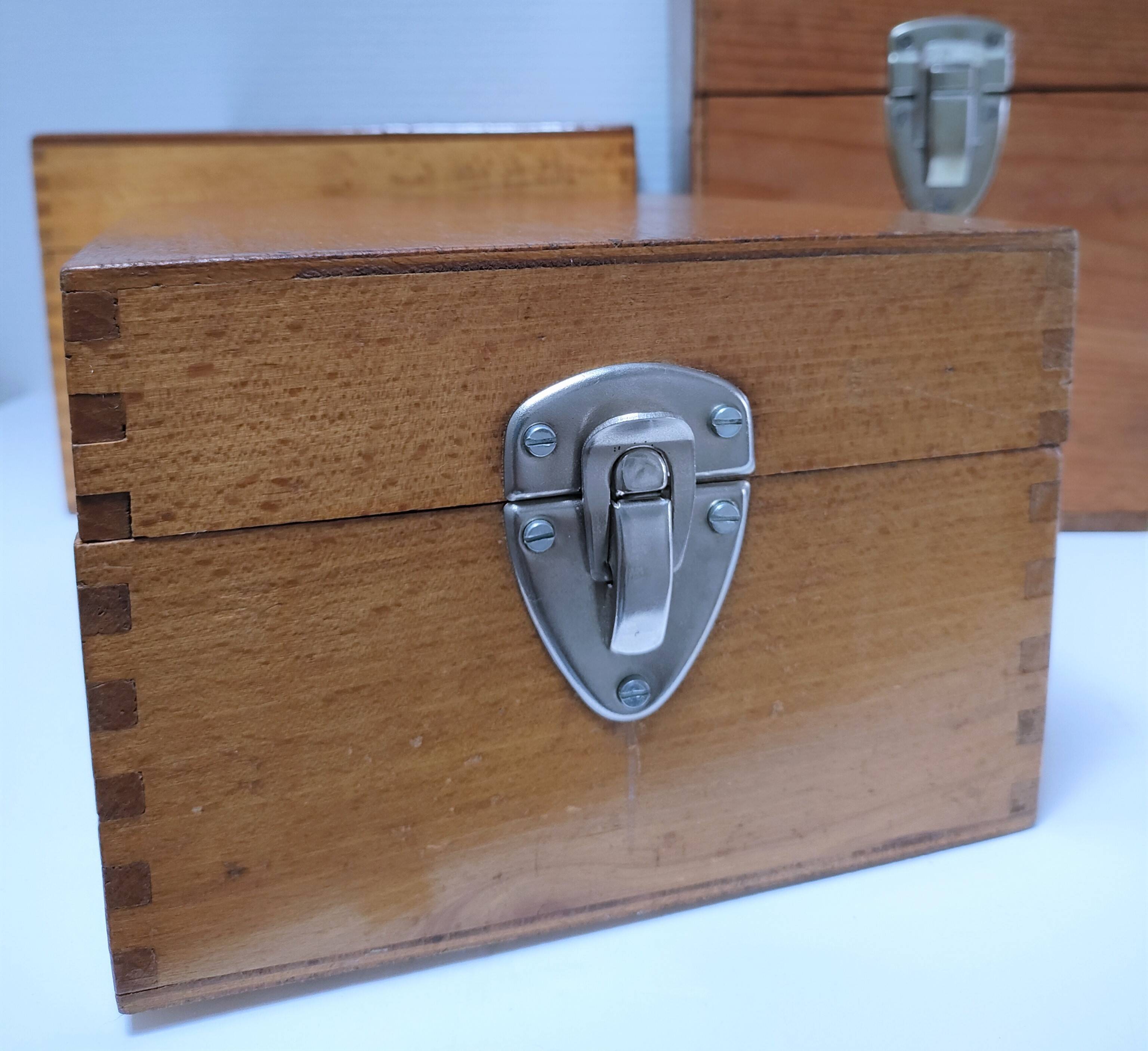 Cinq boîtes bois vintage