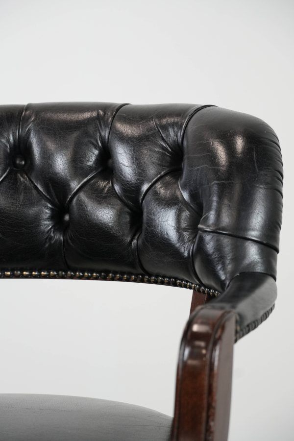 Adjustable black timeless Chesterfield office chair made of cow leather